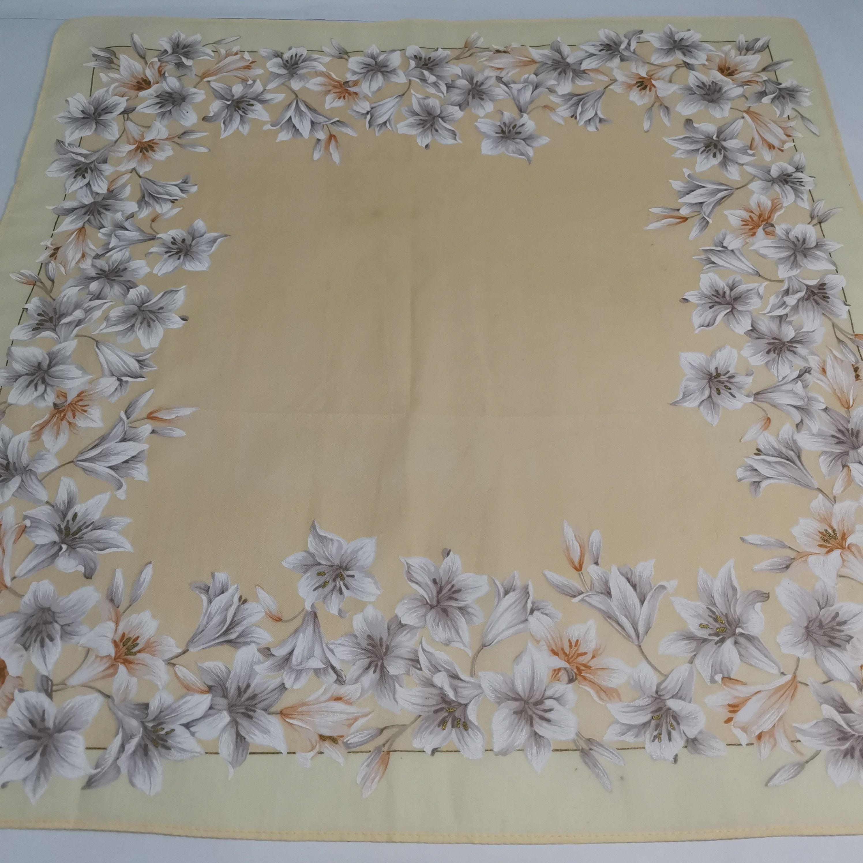 Pierre Cardin PIERRE CARDIN HANDKERCHIEF/ BANDANA/ SCARF Size ONE SIZE - 6 Thumbnail