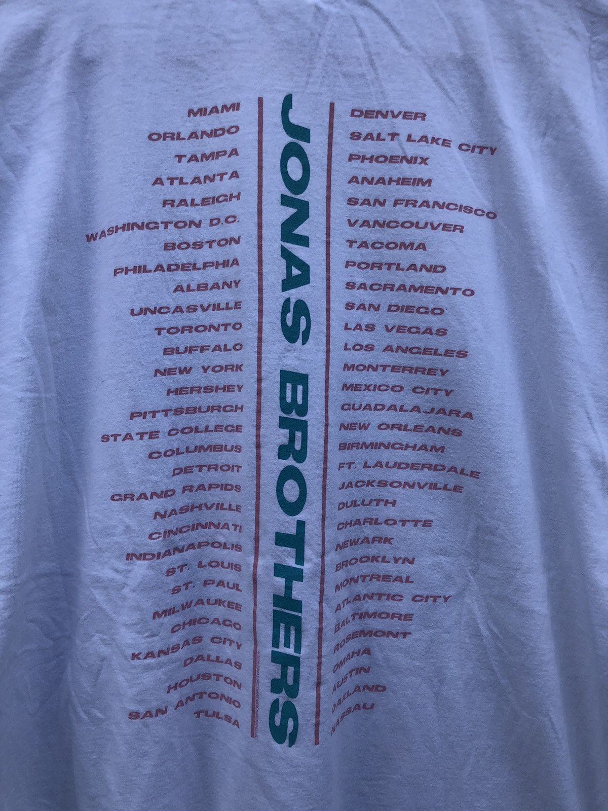 Band Tees Jonas Brothers Band Merchansing Tour Tee Size US XL / EU 56 / 4 - 14 Thumbnail
