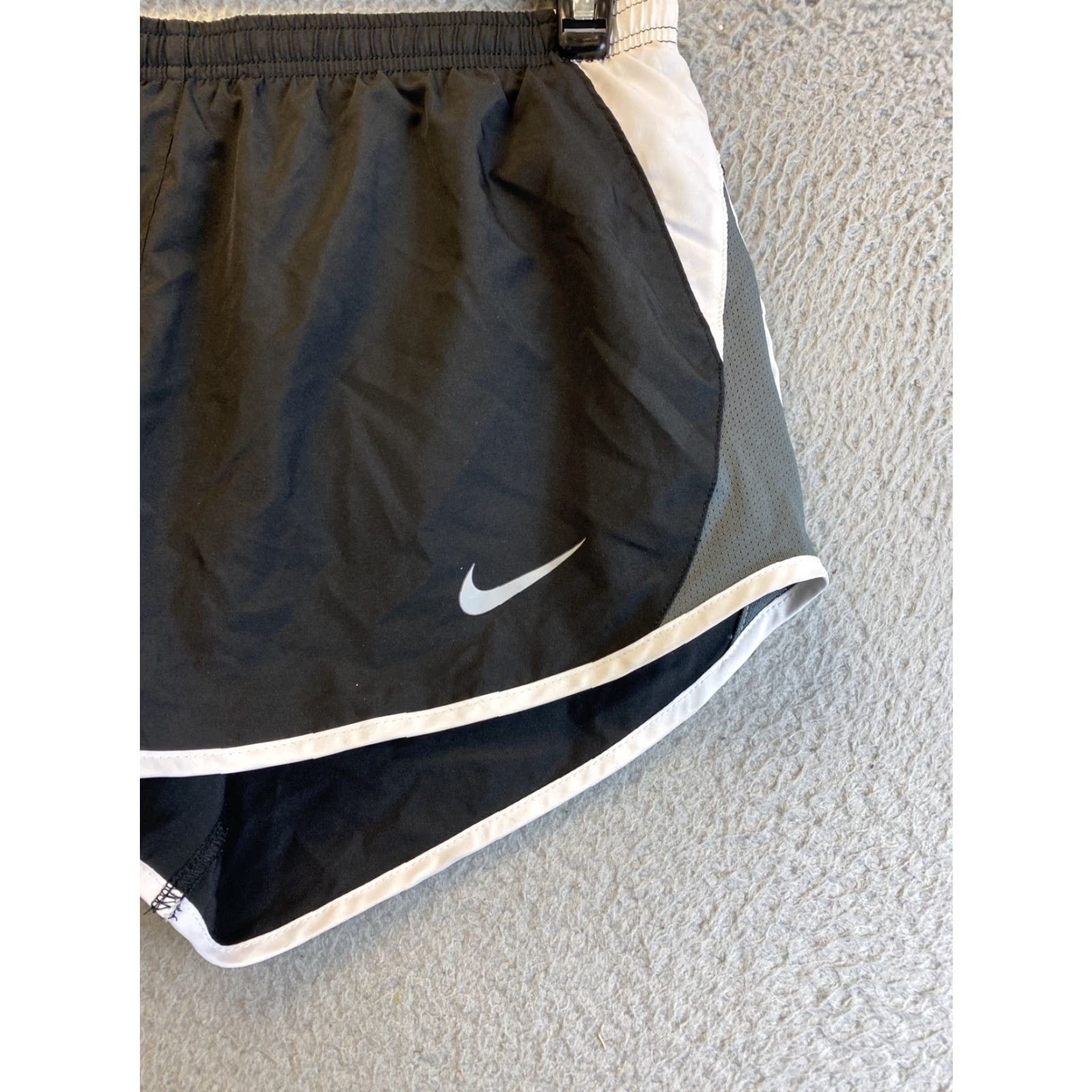 Nike Nike Women black Athletic Shorts M /34-65 Size 32" / US 10 / IT 46 - 2 Thumbnail