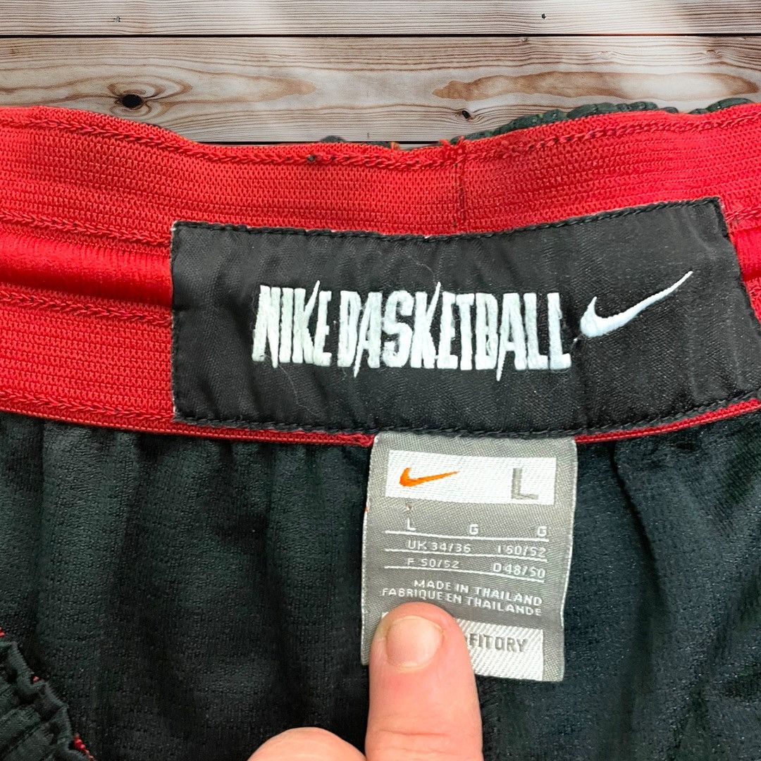 Nike × Vintage Vintage Nike Bred Basketball Shorts L Size US 34 / EU 50 - 7 Thumbnail
