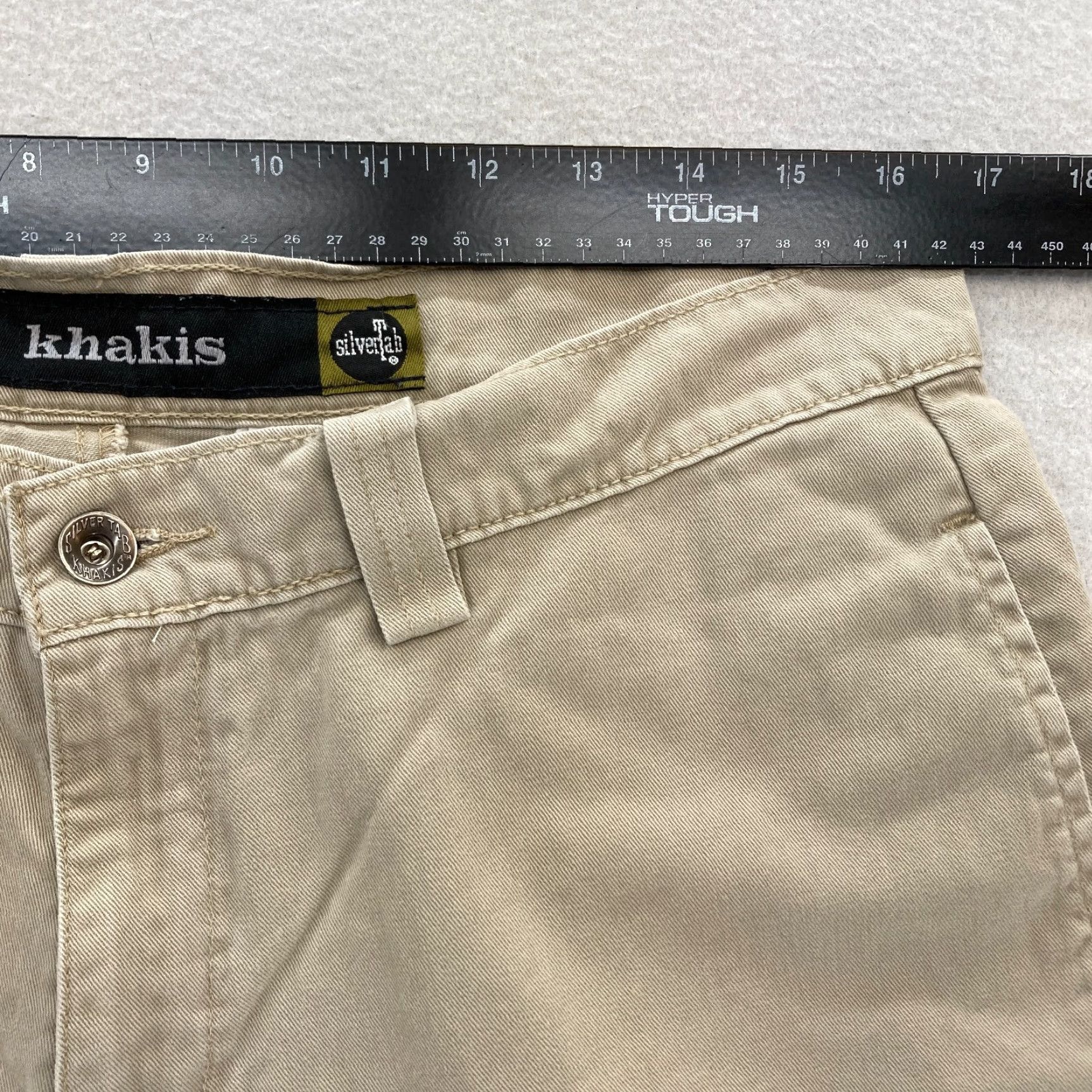 Levi's Vintage Levi's SilverTab Khaki Short Mens 33 Beige Flat Front Casual 1999 Skater Size US 33 - 7 Thumbnail