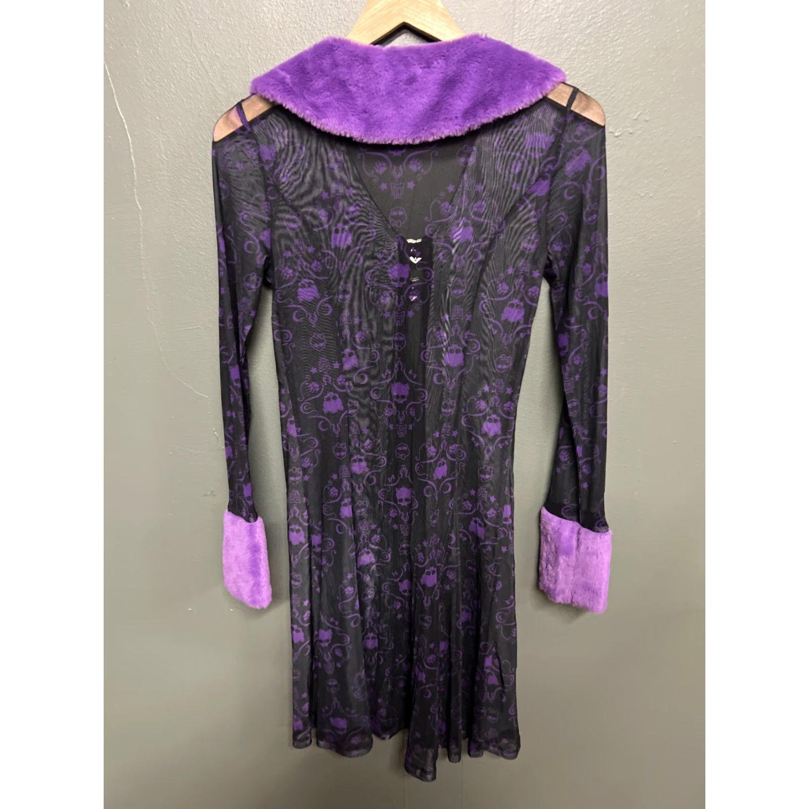 Hot Topic VINTAGE Hot Topic Monster High Clawdeen Girls Duster Robe XS Black Womens Robe XS Monster High Clawdeen Girls Duster Robe XS Black Women Size ONE SIZE - 3 Thumbnail