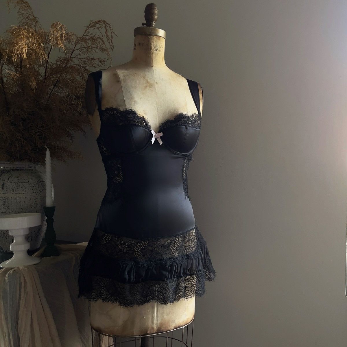 Victoria's Secret Romantic Black Lace Detail Bustier Slip Dress (34C/32D) Size ONE SIZE - 11 Thumbnail