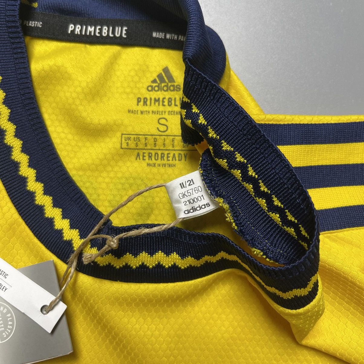 Adidas SWEDEN ADIDAS 2021/2022 FOOTBALL HOME SOCCER JERSEY Size US S / EU 44-46 / 1 - 4 Thumbnail