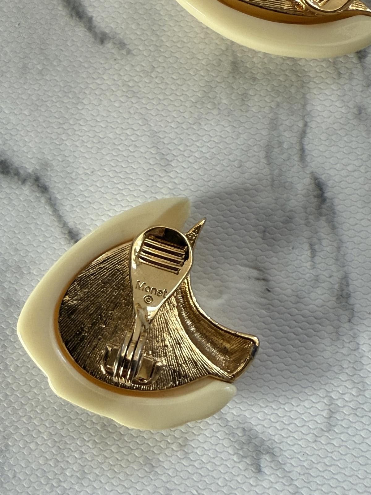 Montbell Monat Clip-On Earring Pair Set – Vintage Style Size ONE SIZE - 6 Thumbnail