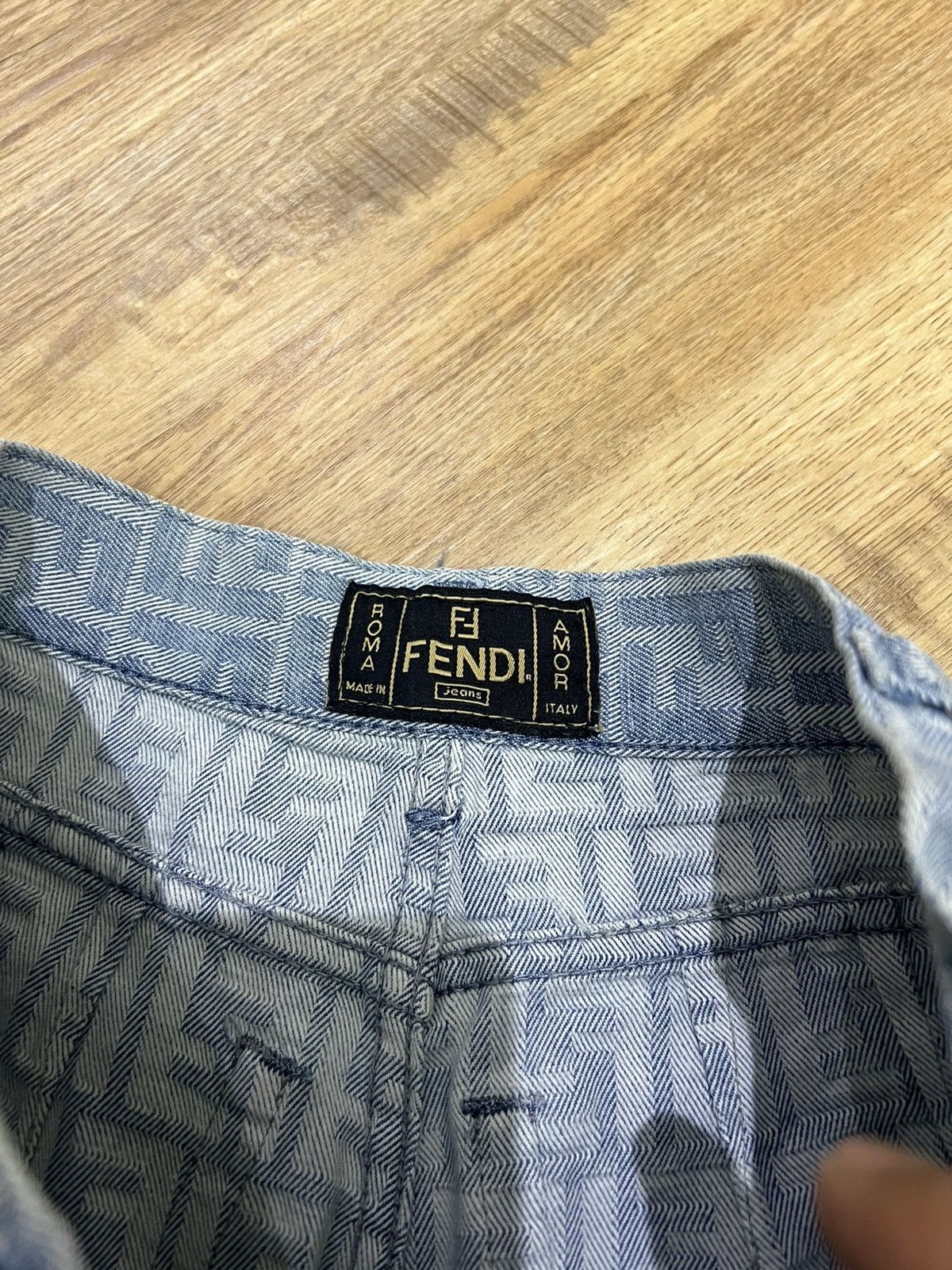 Fendi VINTAGE FENDI MONOGRAM ITALIAN DESIGNER JEANS DENIM Size US 26 / EU 42 - 9 Thumbnail