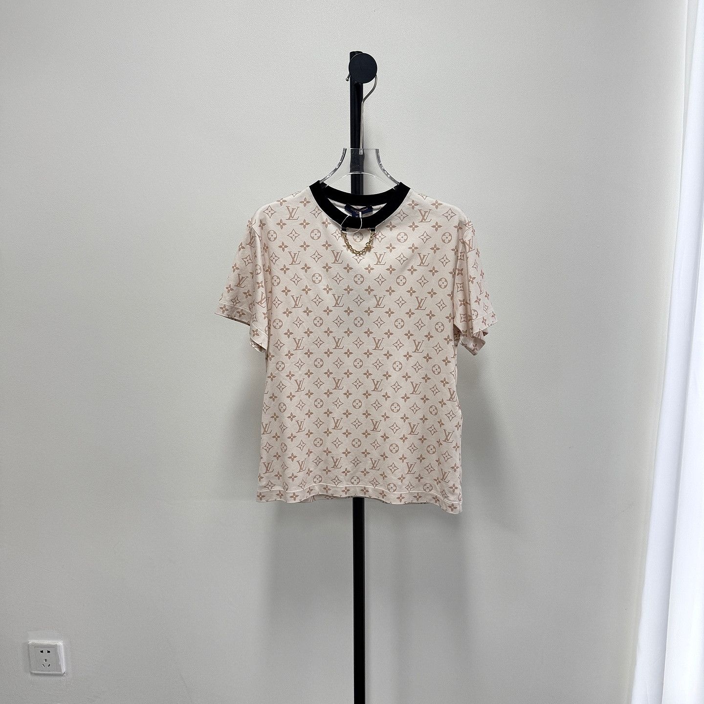 Louis Vuitton Louis Vuitton Monogram Short Sleeve T-Shirt Size XS Size XS / US 0-2 / IT 36-38 - 1 Thumbnail