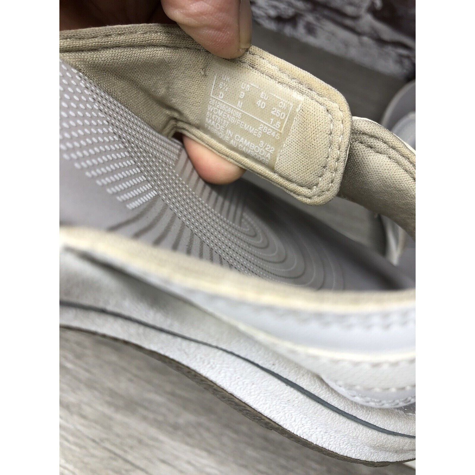Clarks Clarks Cloudsteppers White Brinkley Flip Flops Foam Sandals Size US 9 / IT 39 - 10 Thumbnail