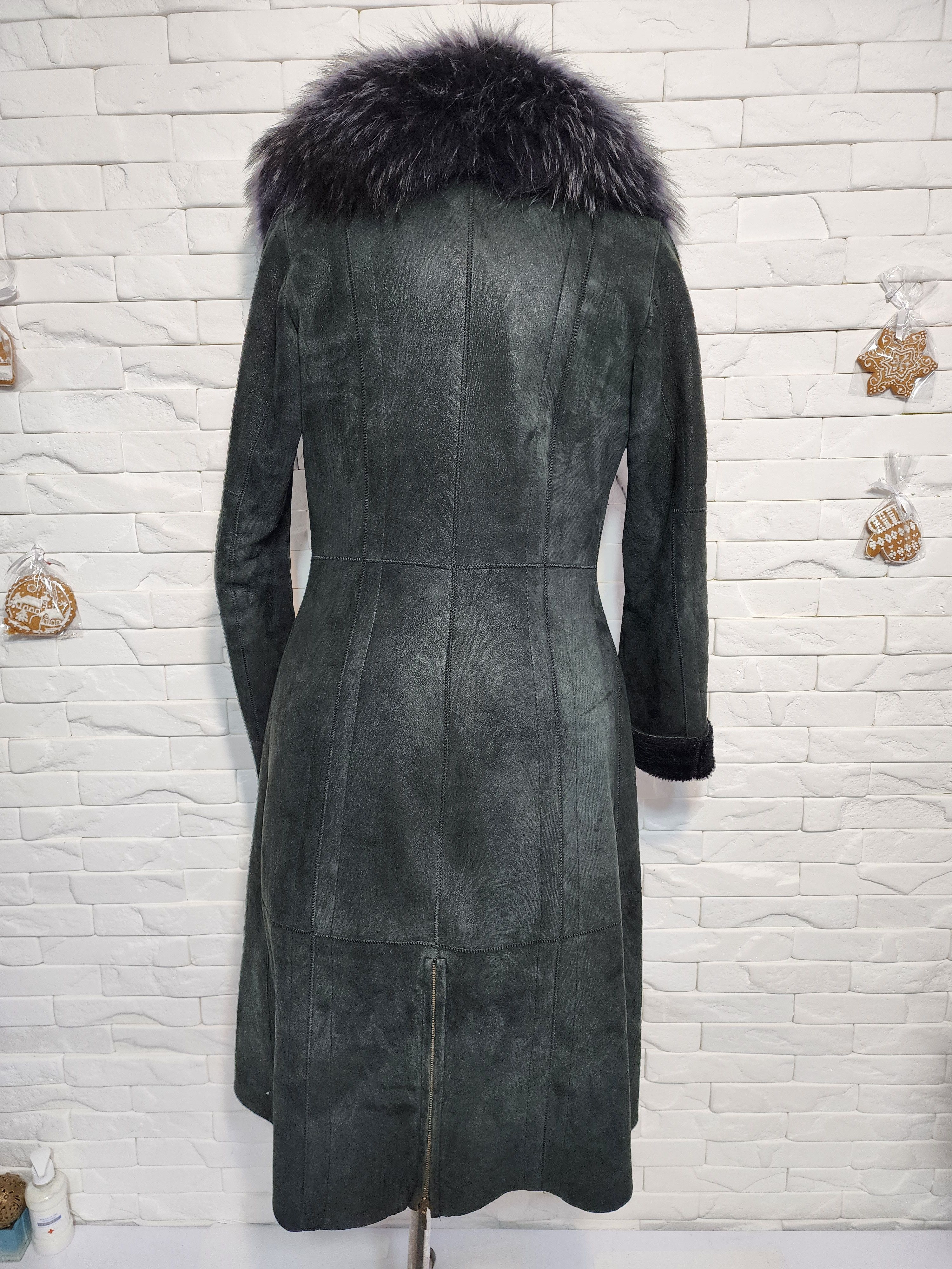 Furla Black Sheepskin Coat: Women's Genuine Fur, Button Front Size M / US 6-8 / IT 42-44 - 4 Thumbnail