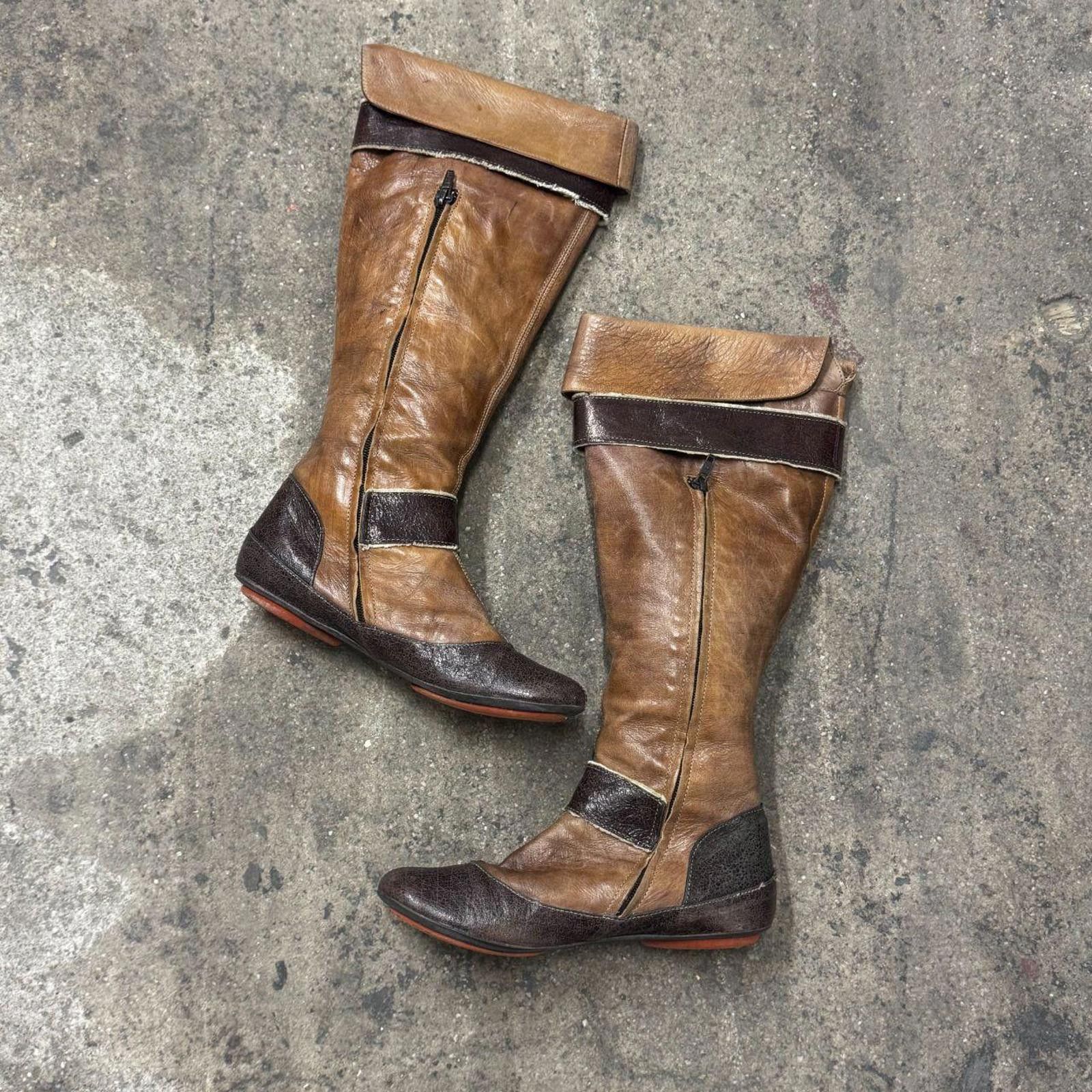 Other Vintage Regard Two-Tone Leather Medallion Boots Size US 7 / IT 37 - 2 Thumbnail