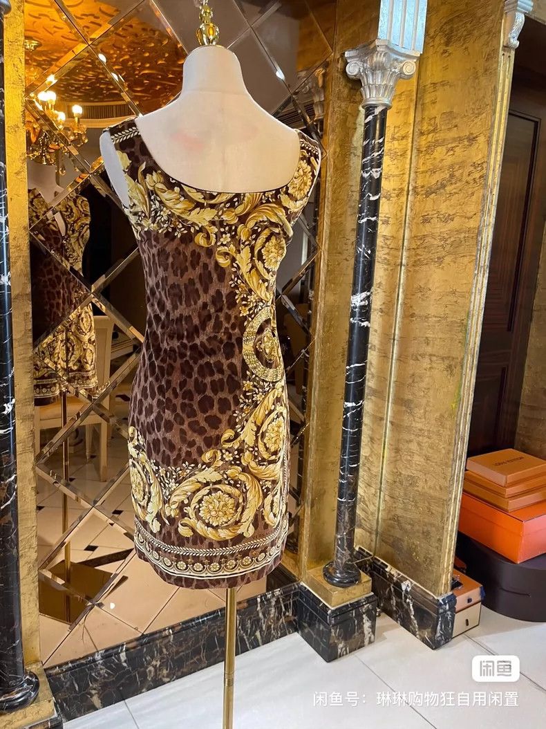 Versace Versace Classic baroque velvet vest dress Size M / US 6-8 / IT 42-44 - 6 Thumbnail