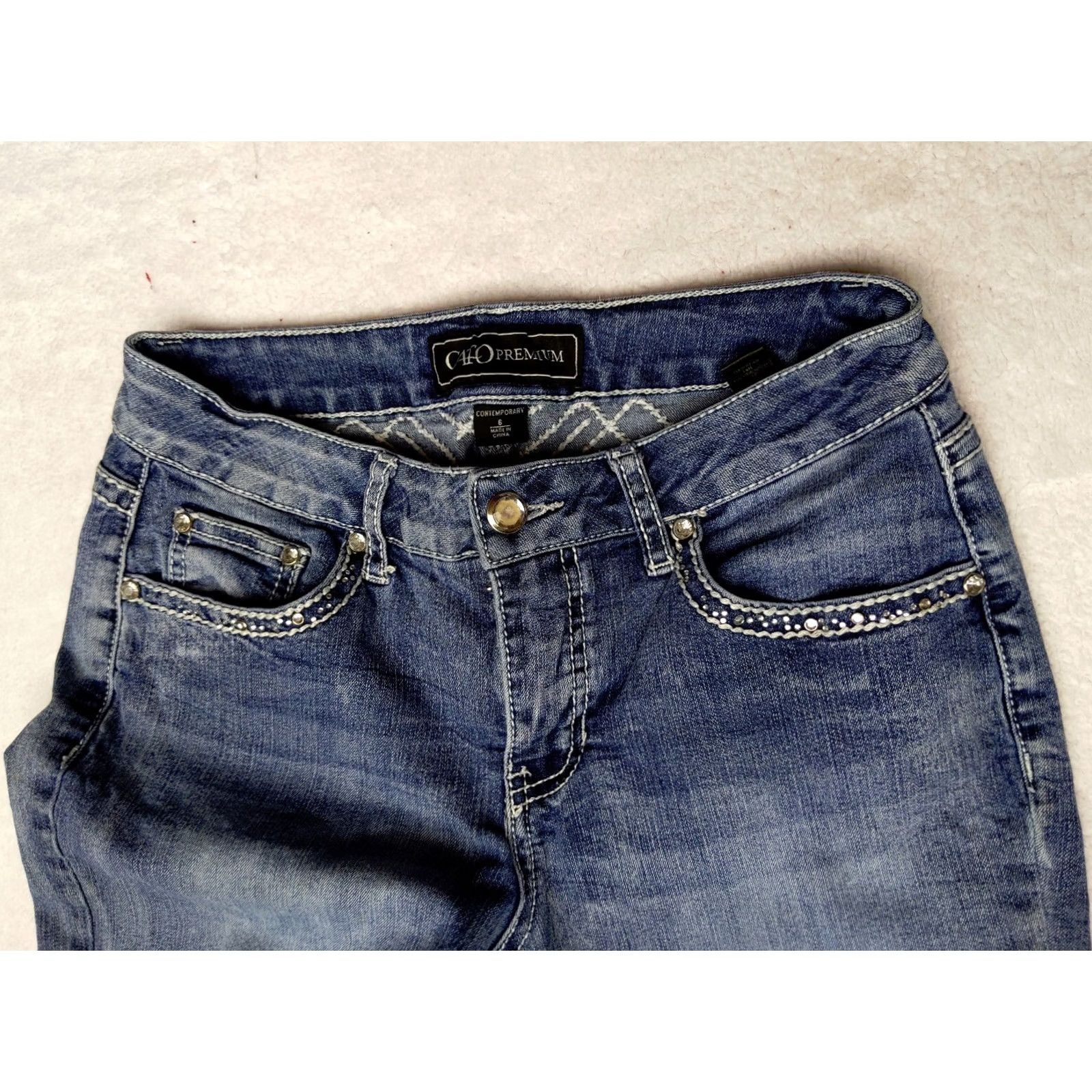 Vintage Cato Premium Contemporary Jeans Capri Crop 6 Blue Thick Stitch Flap Pocket Whiskered Embroidered Back Pocket Womens Jeans Capris Size 28" / US 6 / IT 42 - 3 Thumbnail
