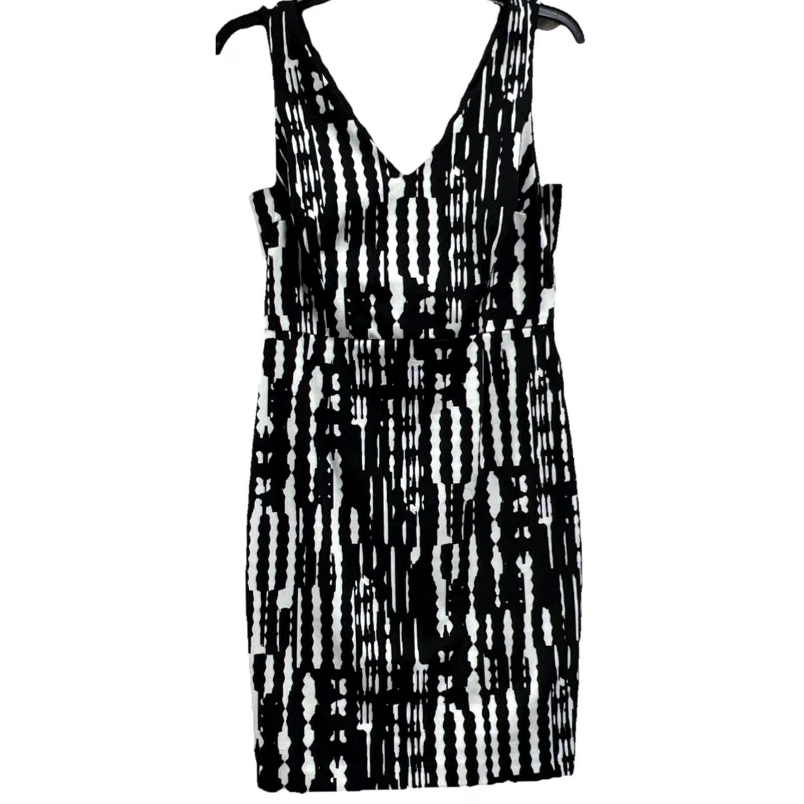 Trina Turk Trina Turk Style Sheath Dress Women’s 4 Black White Abstract Print Ponte Size S / US 4 / IT 40 - 4 Thumbnail
