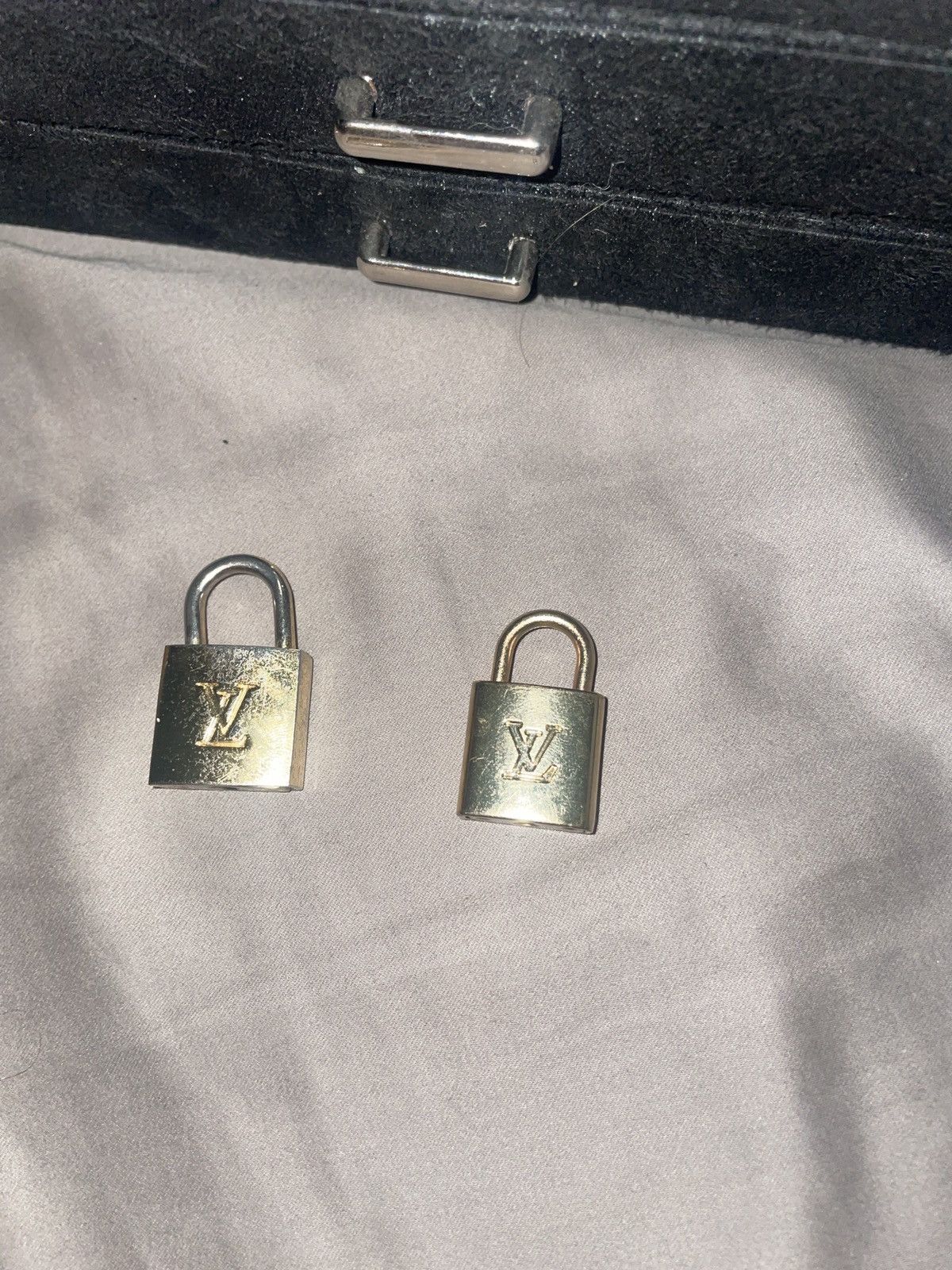 Louis Vuitton Louis Vuitton Locks Size ONE SIZE - 1 Thumbnail