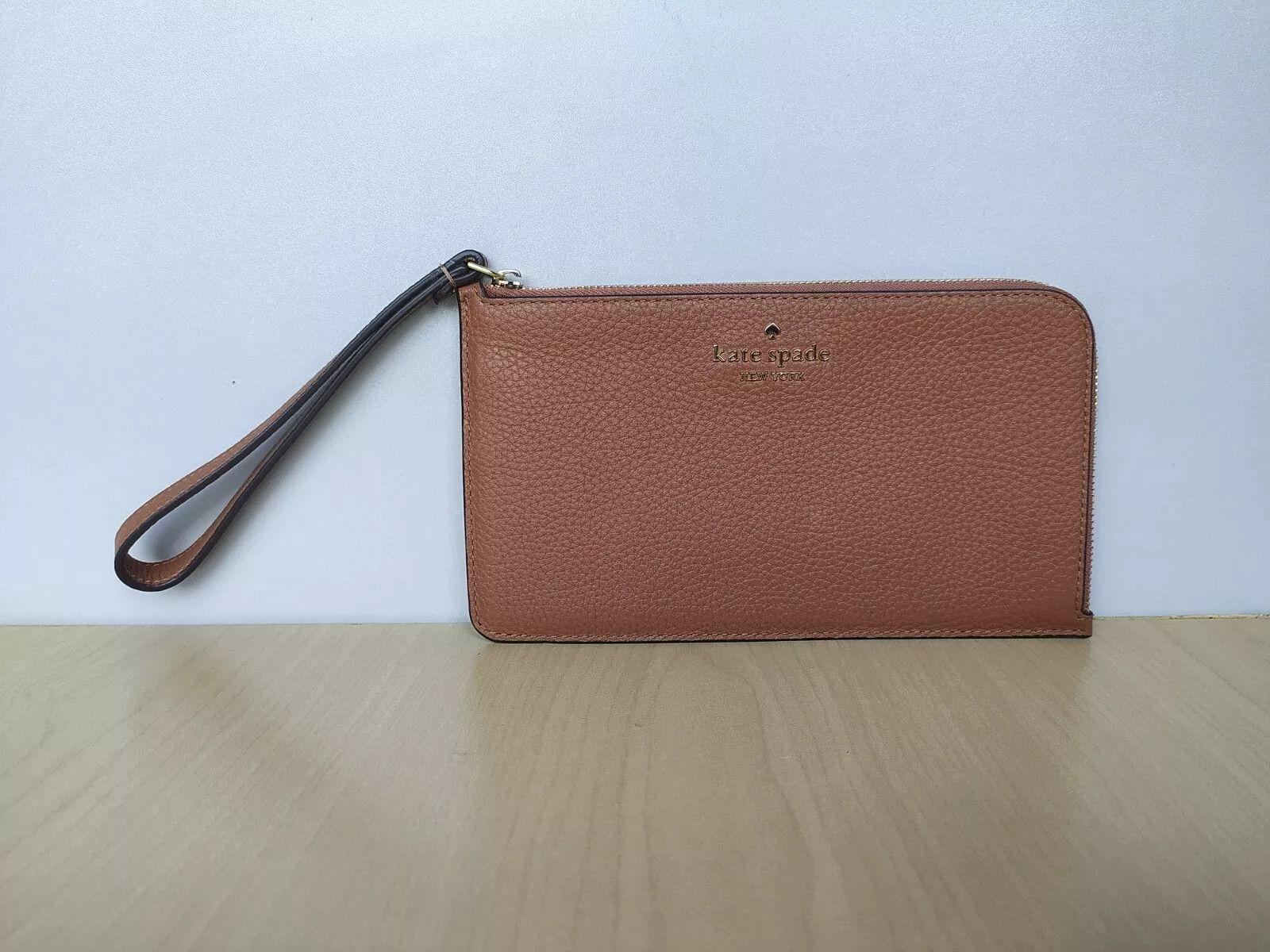Kate Spade Kate Spade New York L-Zip Leather Wristlet T-0023 Size ONE SIZE - 1 Thumbnail