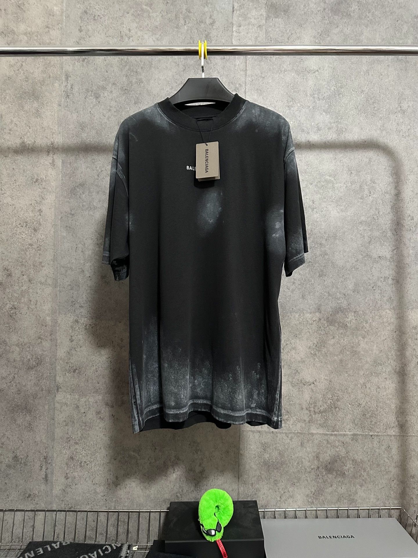 Balenciaga Balenciaga 26SS Splatter Distressed T-Shirt Size US S / EU 44-46 / 1 - 1 Thumbnail
