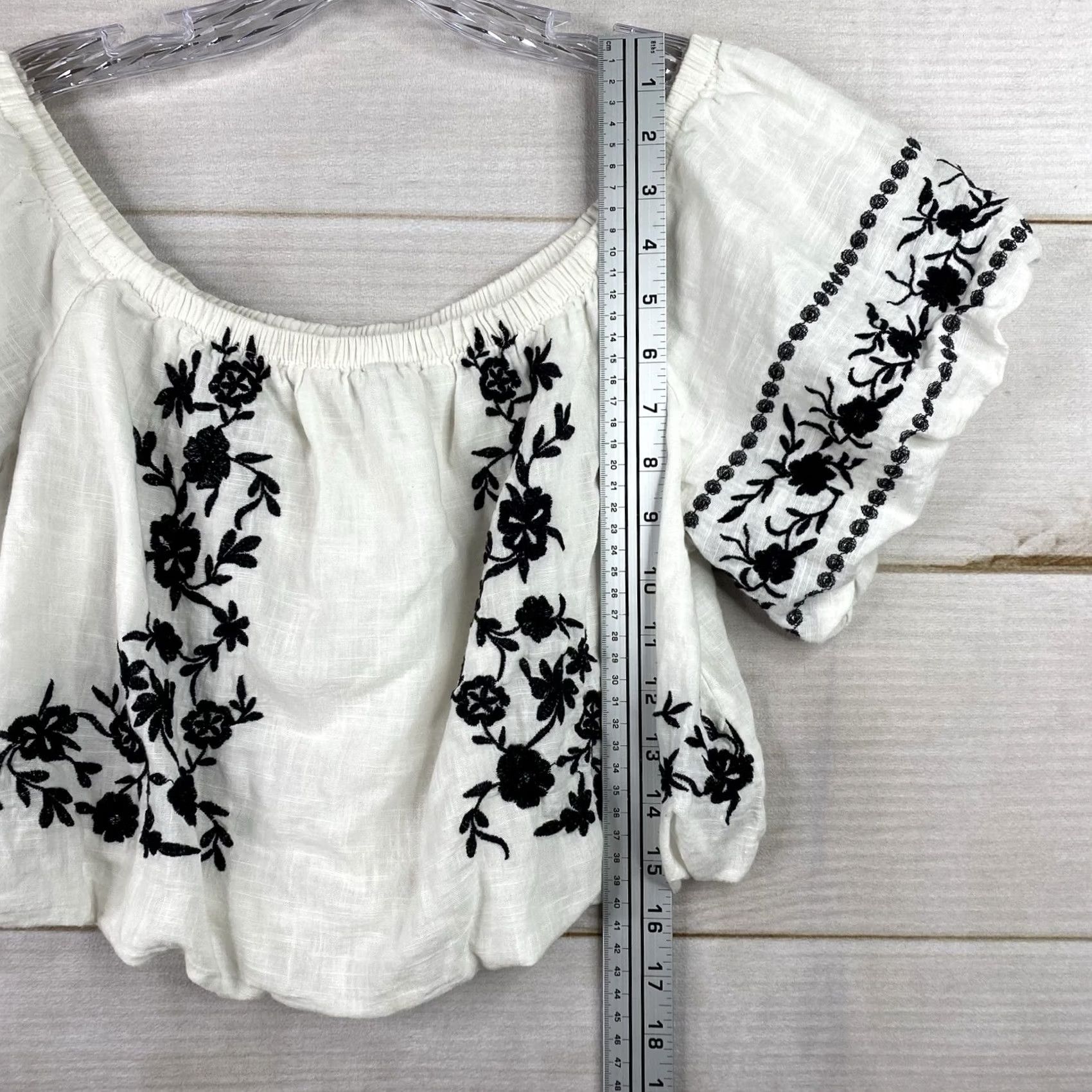 American Eagle Outfitters American Eagle Outfitters Crop Top Womens M White Embroidered Floral Short Sleeve Bohemian Cropped Blouse Size M / US 6-8 / IT 42-44 - 3 Thumbnail
