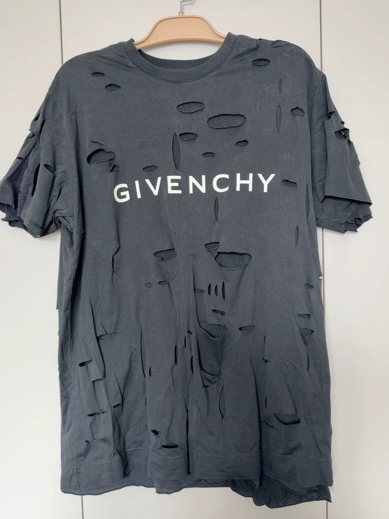 Givenchy Givenchy Distressed Black Short Sleeve T-shirt - dmc Size US S / EU 44-46 / 1 - 1 Thumbnail