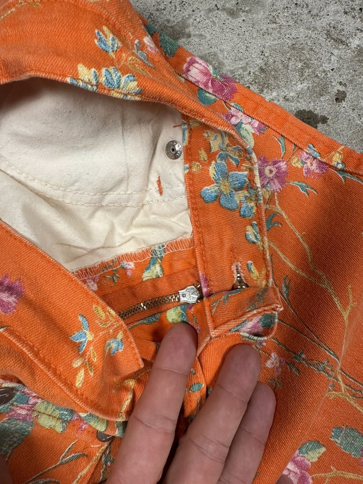 Roberto Cavalli Vintage 90s Roberto Cavalli Jeans Floral Print Flowers Size 28" / US 6 / IT 42 - 11 Thumbnail
