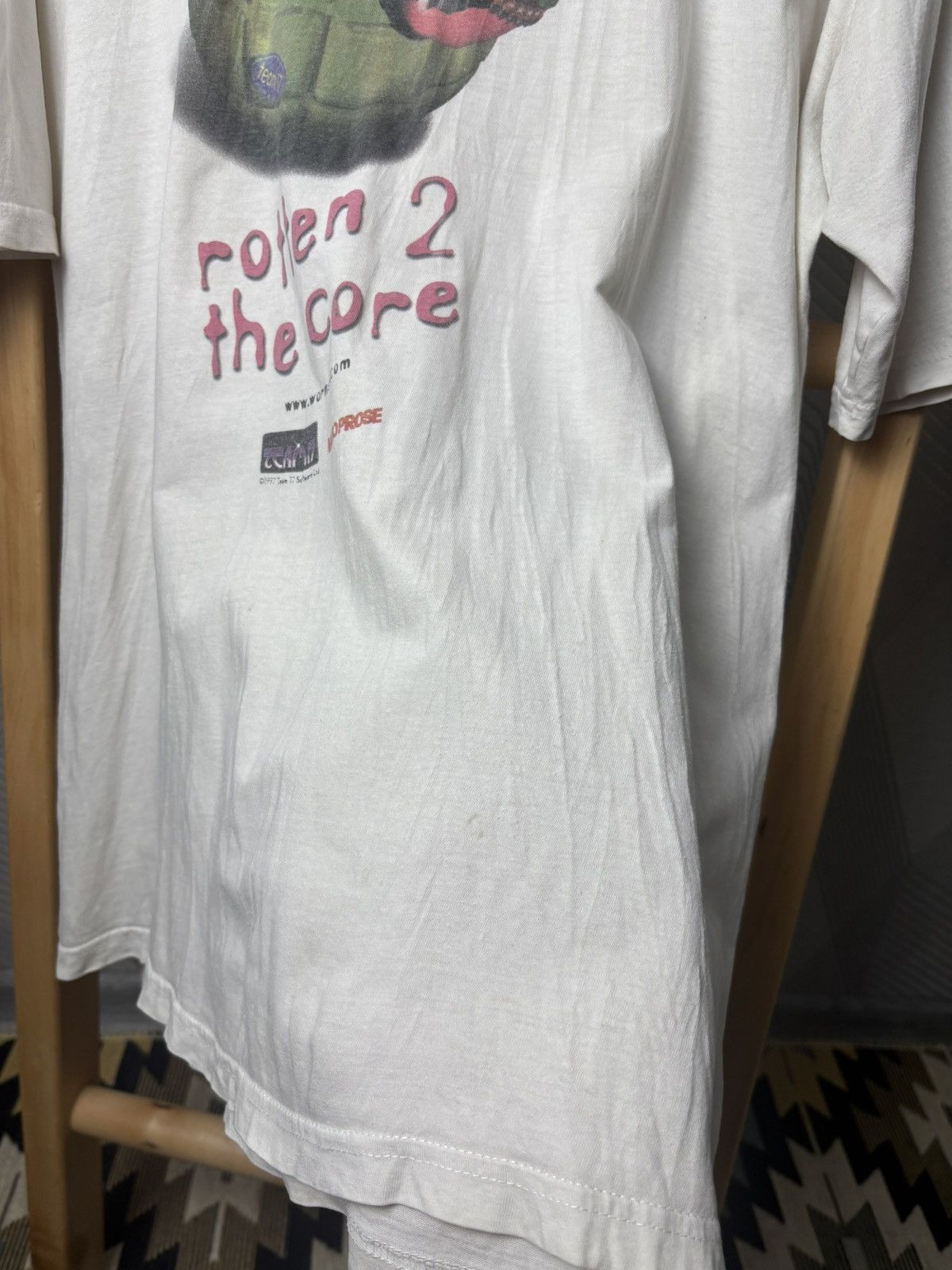 Vintage Vintage 90s Worms 2 Rotten 2 Microsoft game T-Shirt XL Size US XL / EU 56 / 4 - 7 Thumbnail