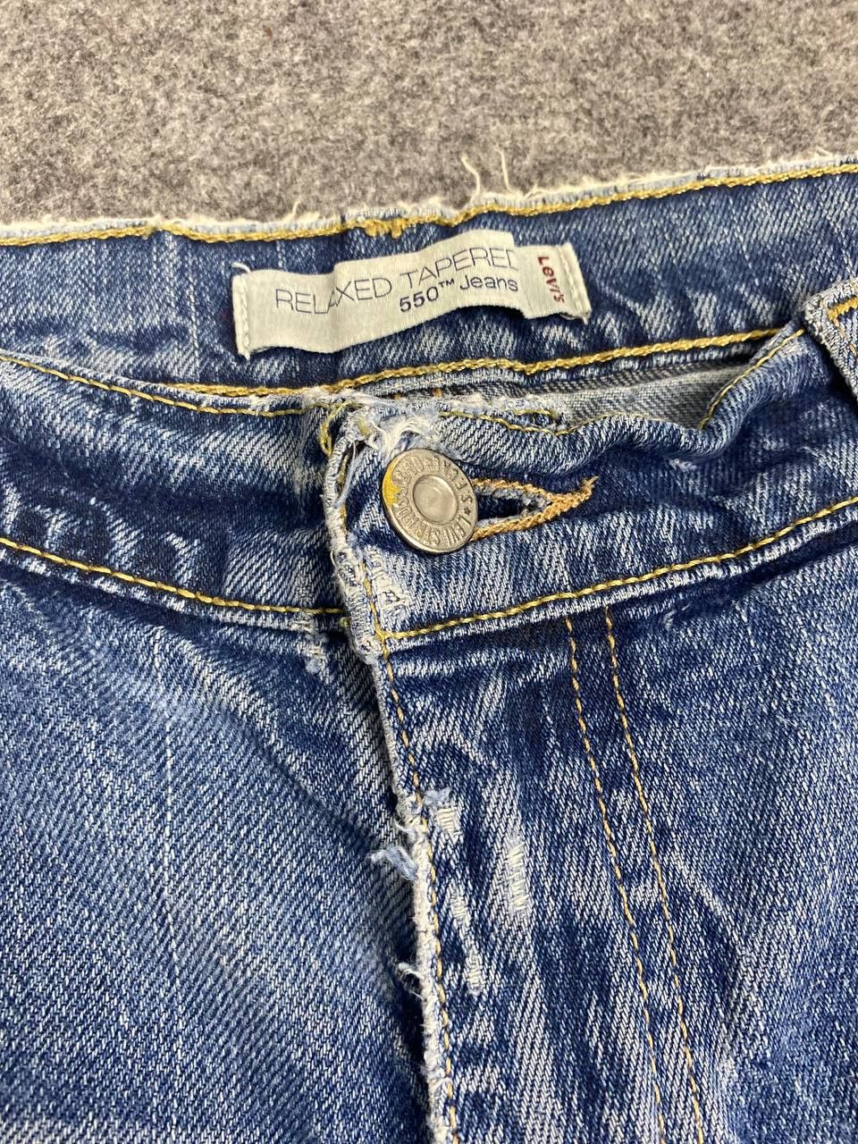 Levi's vintage levis 550 relaxed tapered distressed denim Size US 33 - 12 Thumbnail
