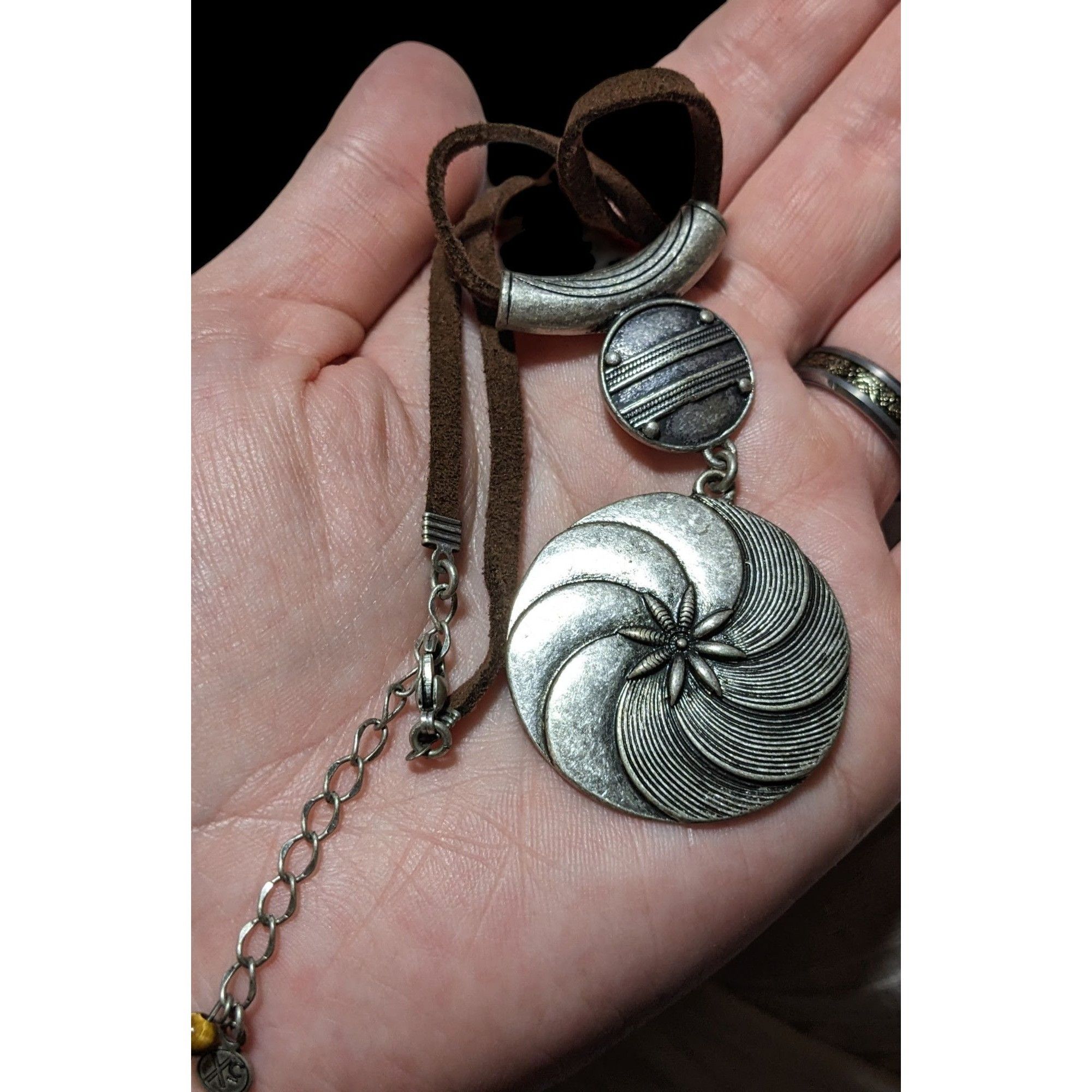 Other Axcess Liz Claiborne Modern Floral Swirl Necklace Size ONE SIZE - 3 Thumbnail