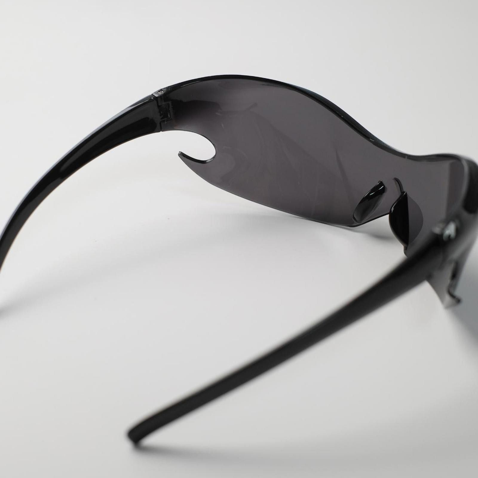 Japanese Brand Y2k Vtg Avant Garde Futuristic Black Sunglasses Unisex OS Size ONE SIZE - 7 Thumbnail