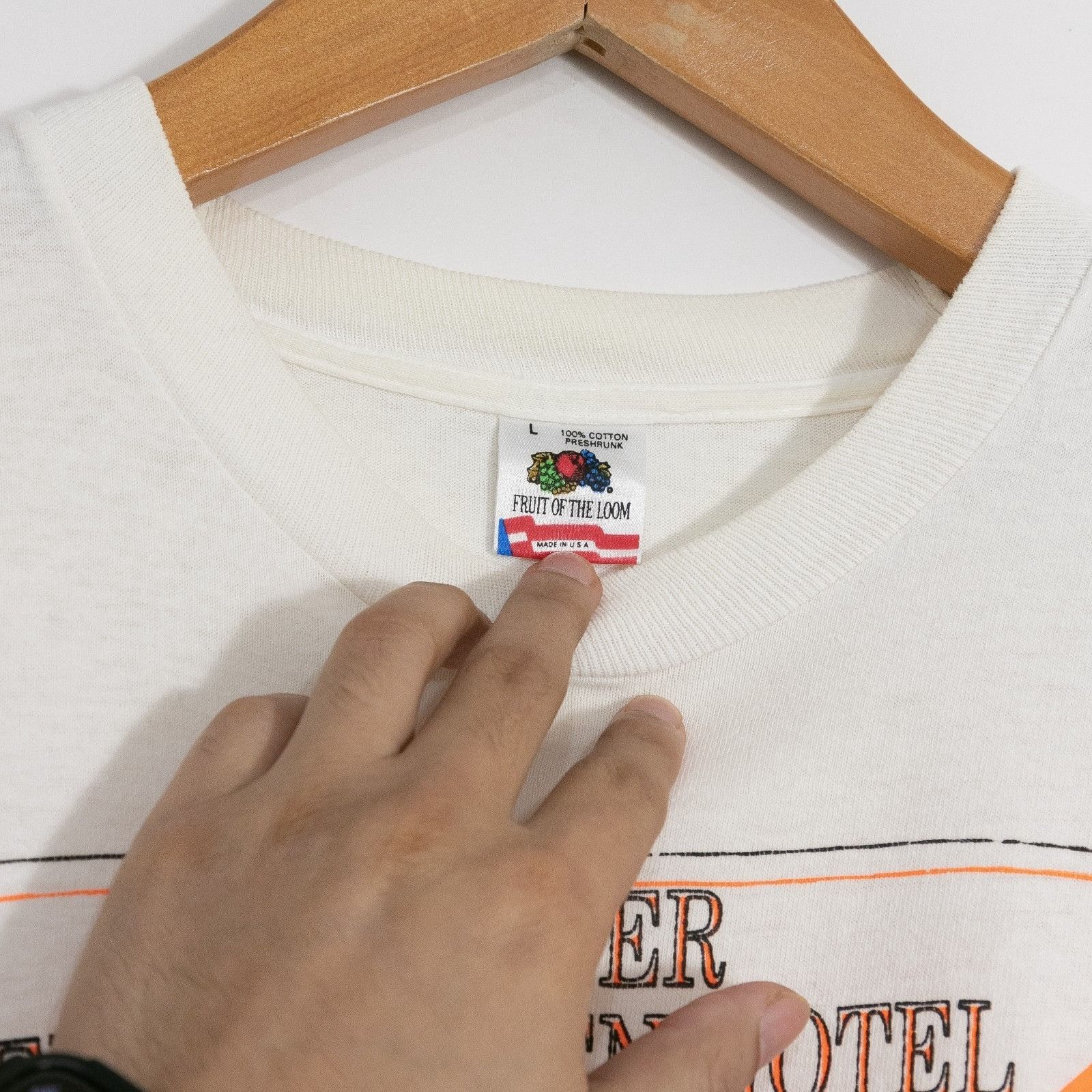 Vintage Vintage 90s Stouffers Bedford Glen Hotel Running Tee Large Size US L / EU 52-54 / 3 - 5 Thumbnail
