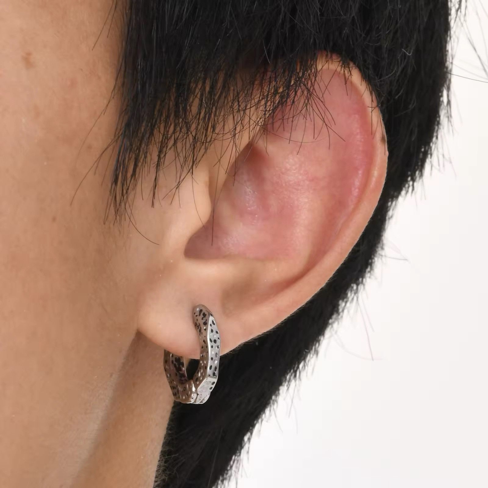 Jewelry × Vintage Irregular Crater Round Circle Hoop Earring Size ONE SIZE - 1 Thumbnail