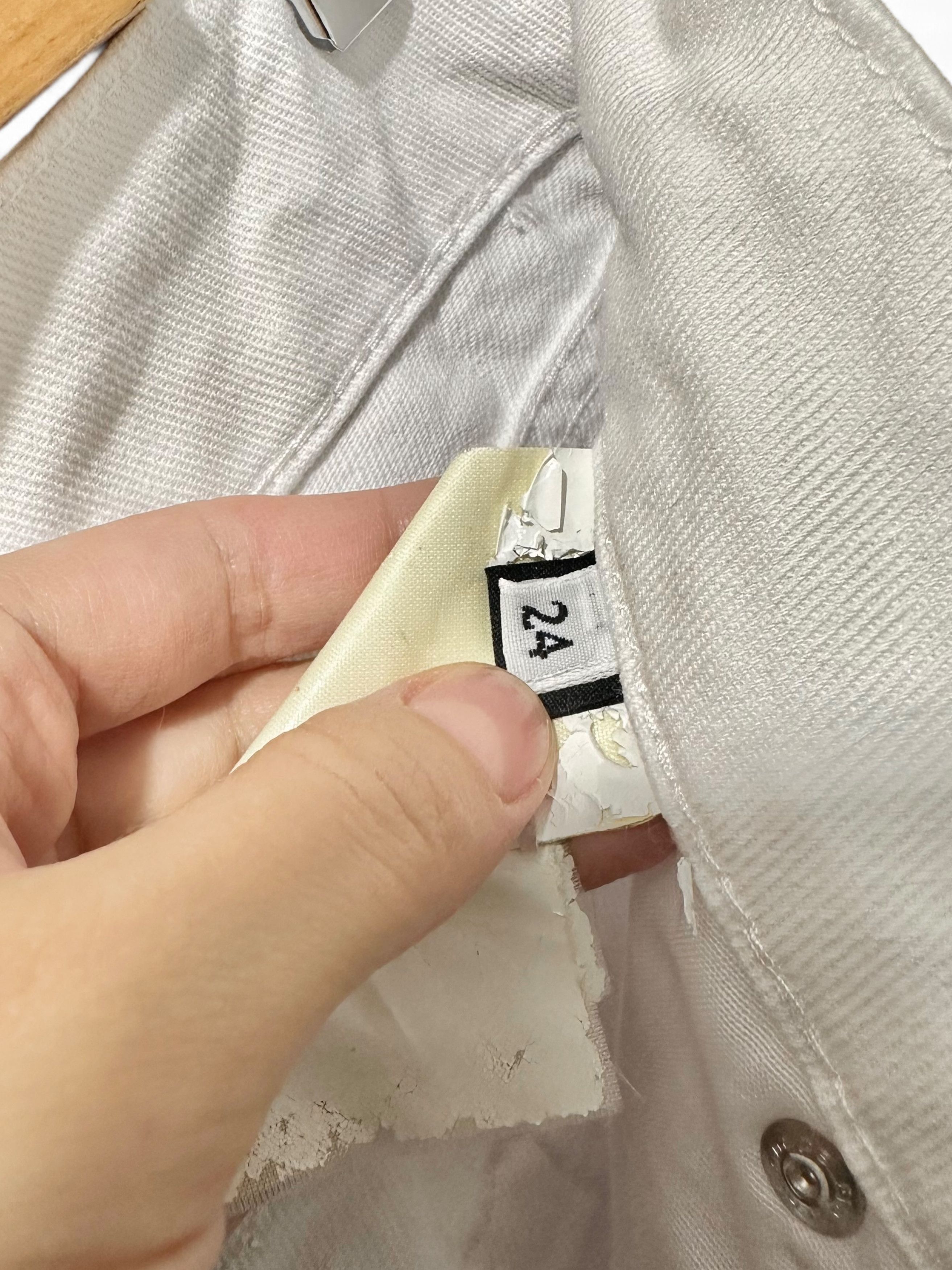 Dolce & Gabbana y2k Dolce & Gabbana But Cut Denim Jeans White (XS) Size 24" / US 00 / IT 34 - 9 Thumbnail