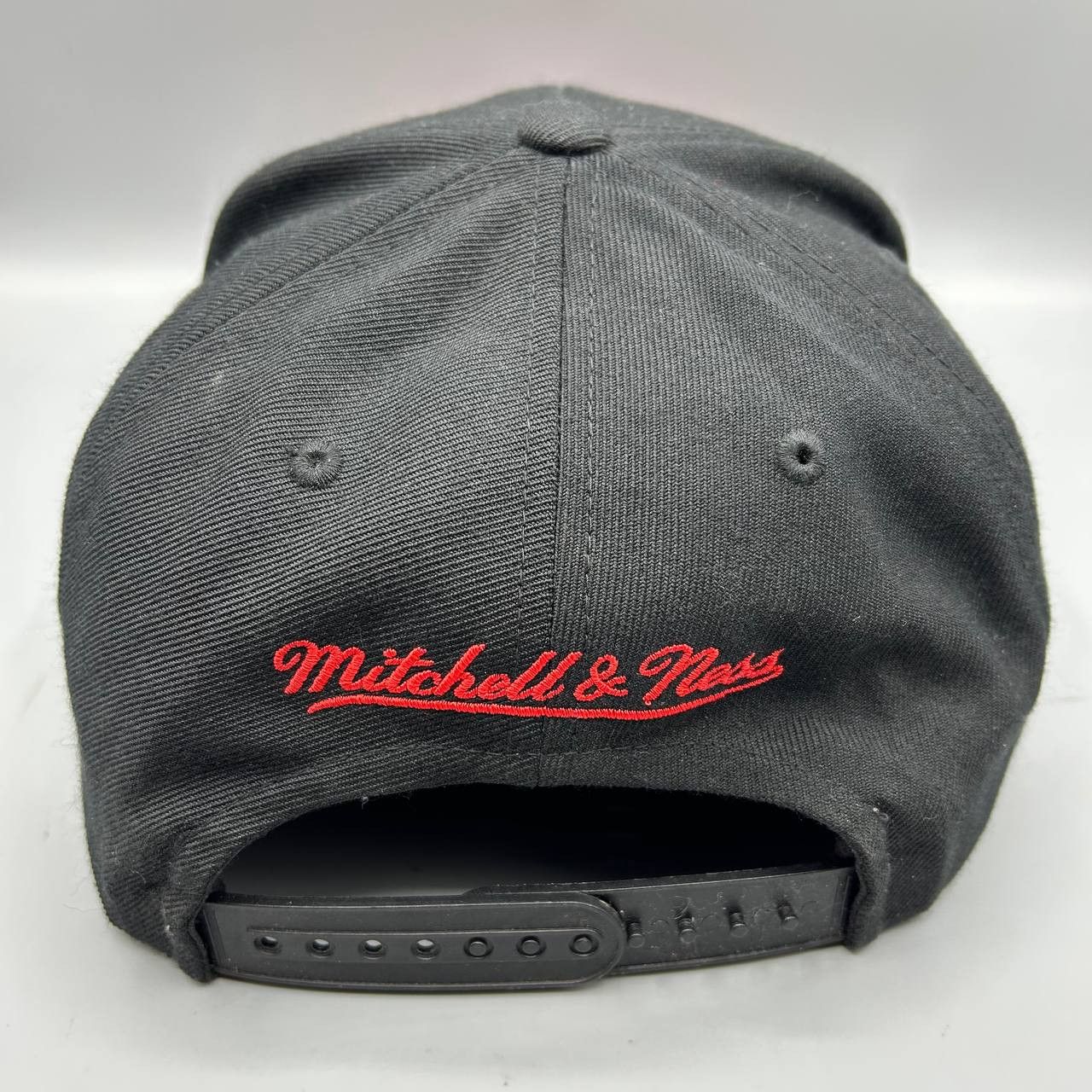 Mitchell & Ness Atlanta Hawks Hat Men Black Red Star NBA Snap Back Cap Size ONE SIZE - 5 Thumbnail