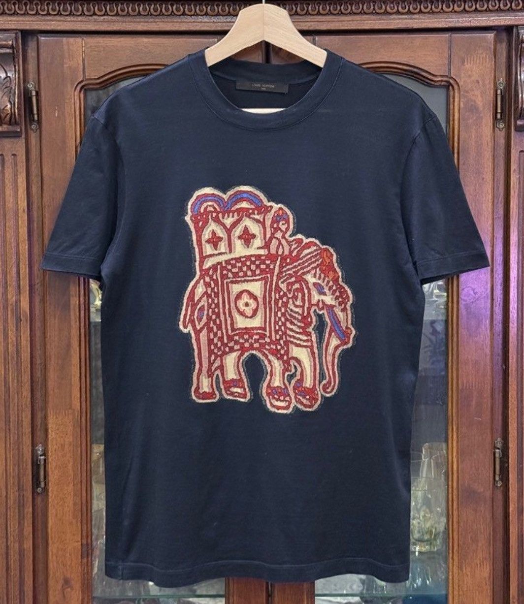 Louis Vuitton Louis Vuitton Black Elephant Embroidered T-shirt Size US S / EU 44-46 / 1 - 1 Thumbnail