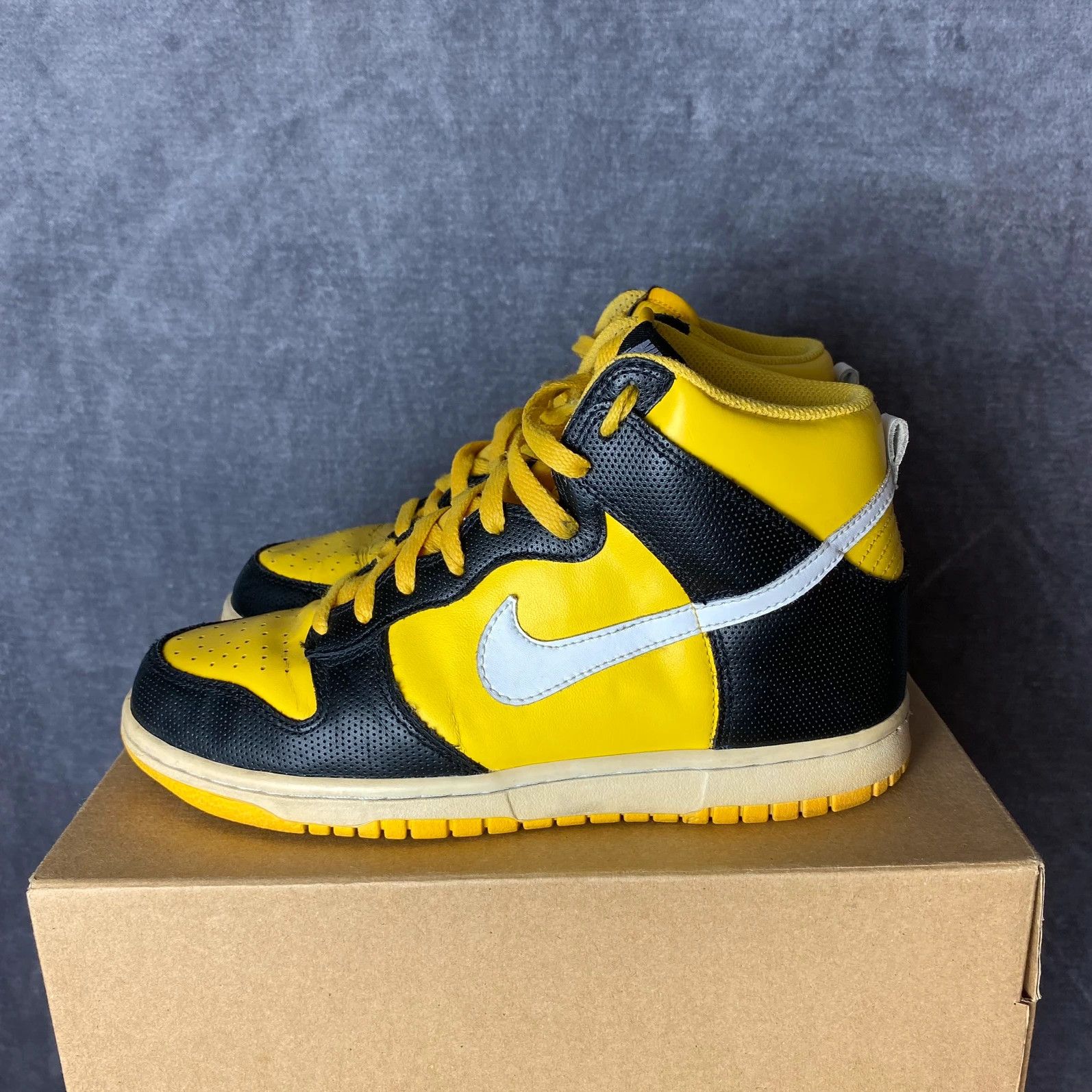 Nike Nike Dunk High White Varsity Maize yellow black Size US 7 / EU 40 - 2 Thumbnail