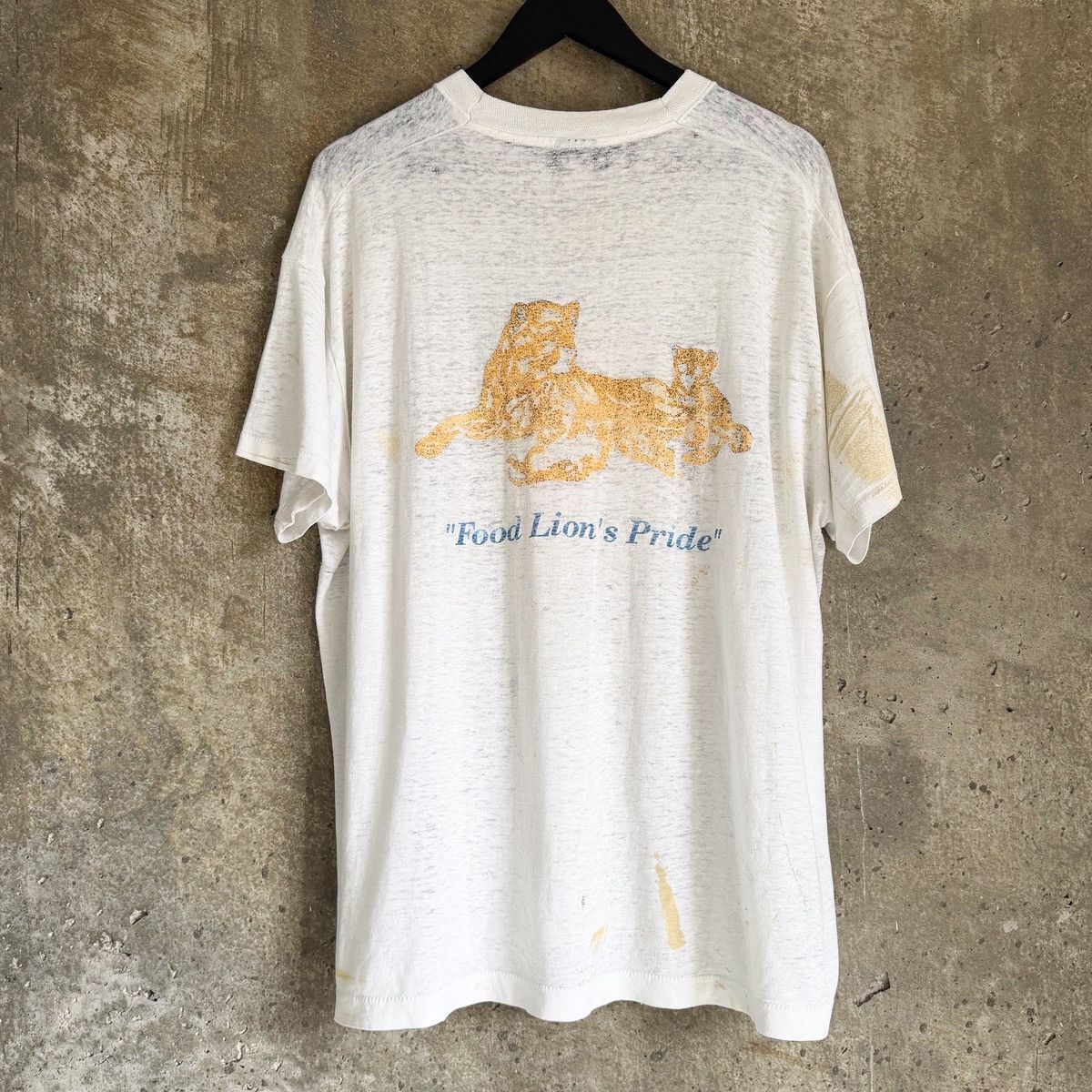 Band Tees 90s THRASHED Paper Thin Paint Splatter Food Lion T Shirt Size US XL / EU 56 / 4 - 2 Thumbnail