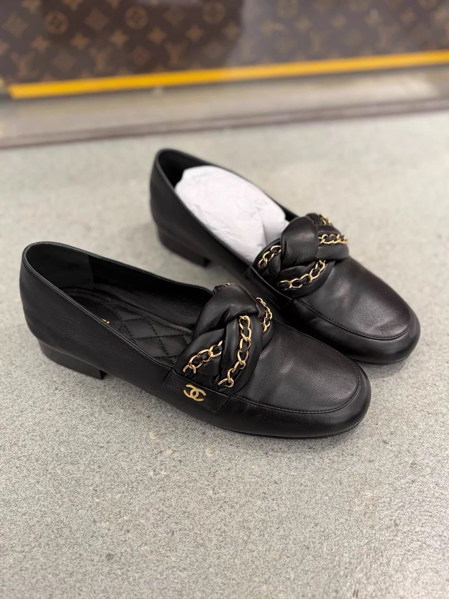 Chanel Chanel Black & Gold Leather Chain Loafer MINT 37 Size US 6.5 / IT 36.5 - 1 Thumbnail