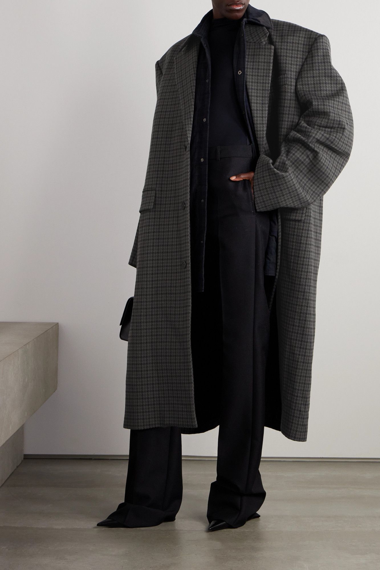 Balenciaga Balenciaga Oversized Houndstooth Coat in Grey and Black Size US M / EU 48-50 / 2 - 2 Thumbnail