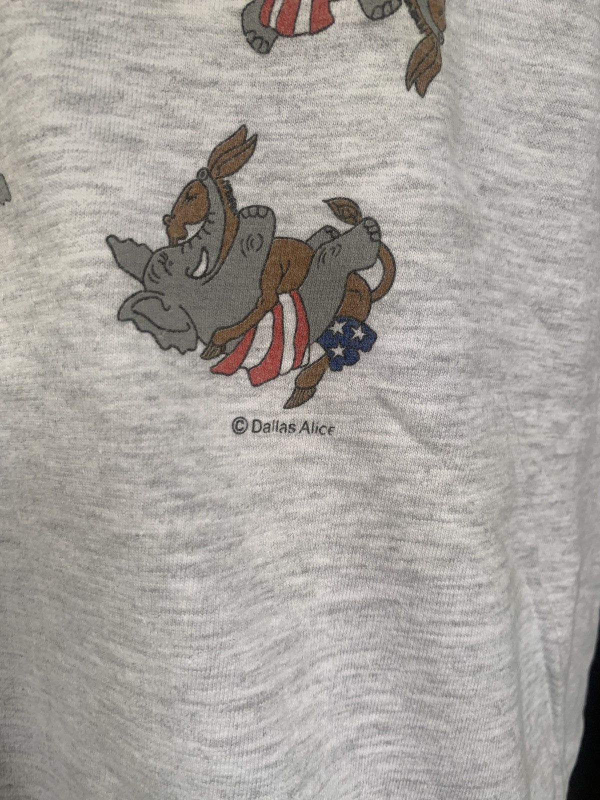 Arts & Science Vintage 90s Sex Position Dallas Alice Graphics T shirt Size US L / EU 52-54 / 3 - 3 Thumbnail