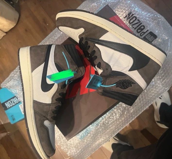 Nike Authentic Travis Scott High-top Retro Basketball Shoes Size US 7 / EU 40 - 1 Thumbnail