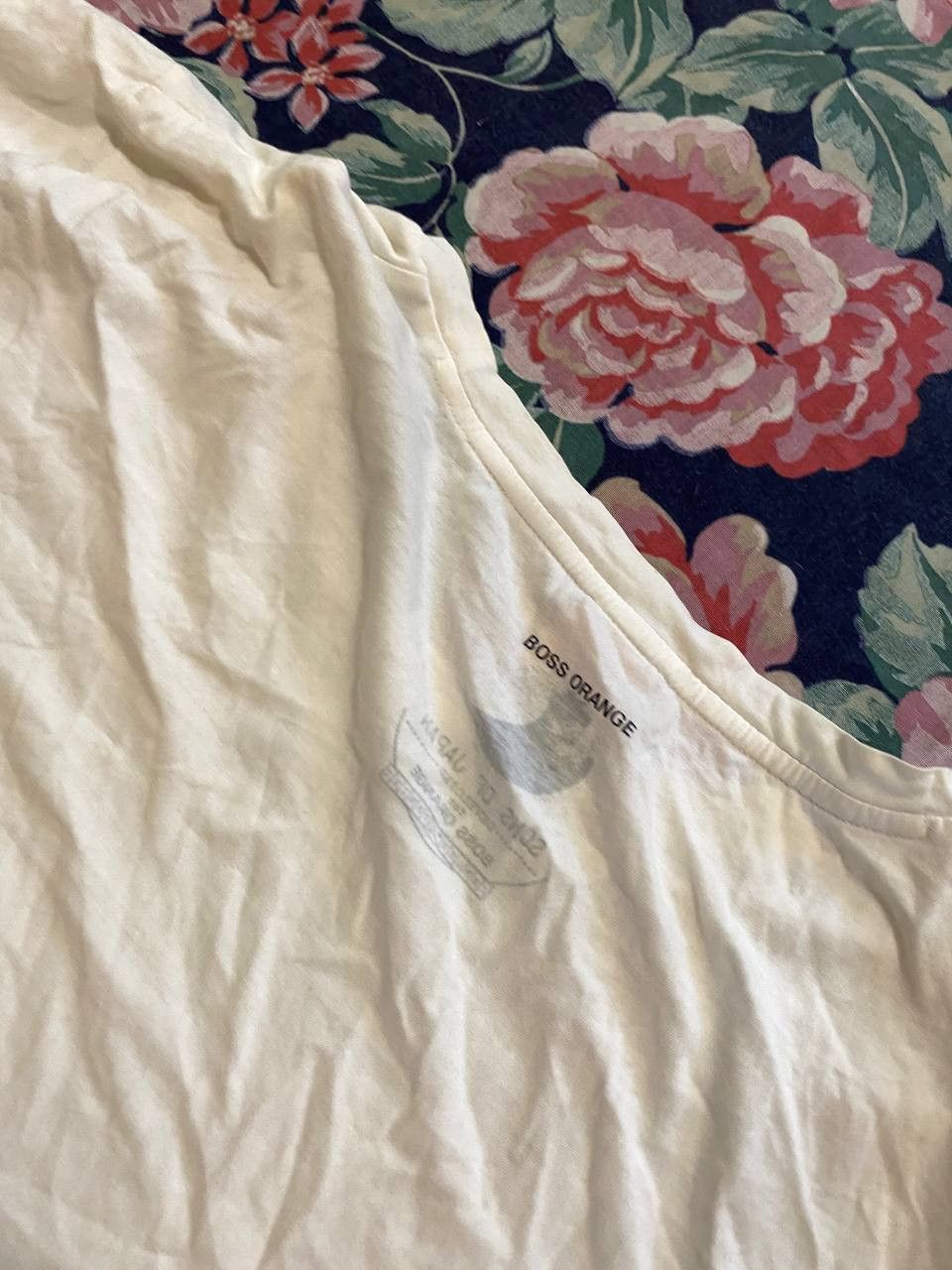 Hugo Boss Vintage white Hugo Boss big print T-Shirt crazy Y2K Size US L / EU 52-54 / 3 - 18 Thumbnail