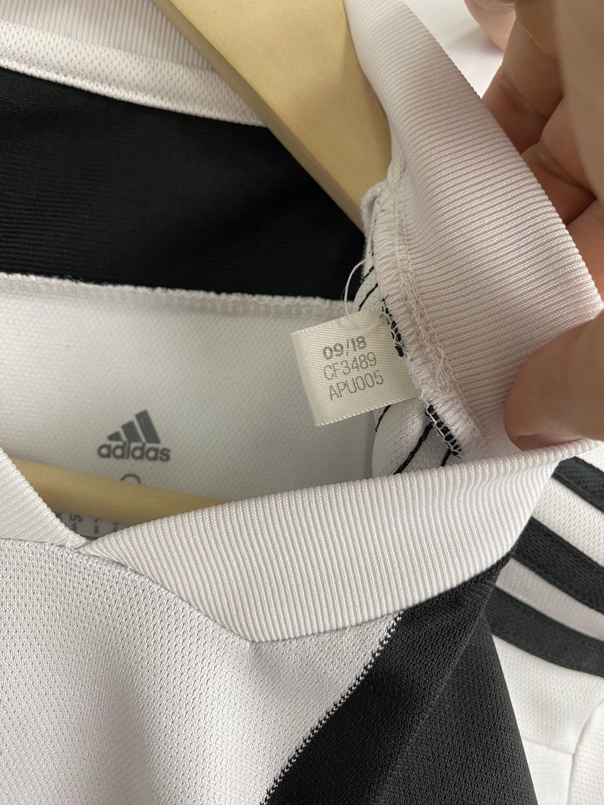 Adidas 🇮🇹 Y2K Adidas Juventus Soccer Jersey T-Shirt Blockore Rare Size US S / EU 44-46 / 1 - 7 Thumbnail