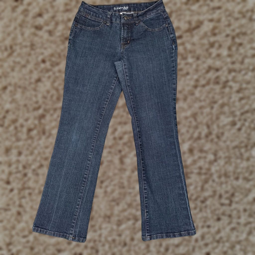 Vintage St. John's Bay Jeans Womens Petite 6S Blue Wash Bootcut Denim 26x29 Jeans Womens Petite 6S Blue Wash Bootcut Denim 26x29 Size 28" / US 6 / IT 42 - 1 Thumbnail