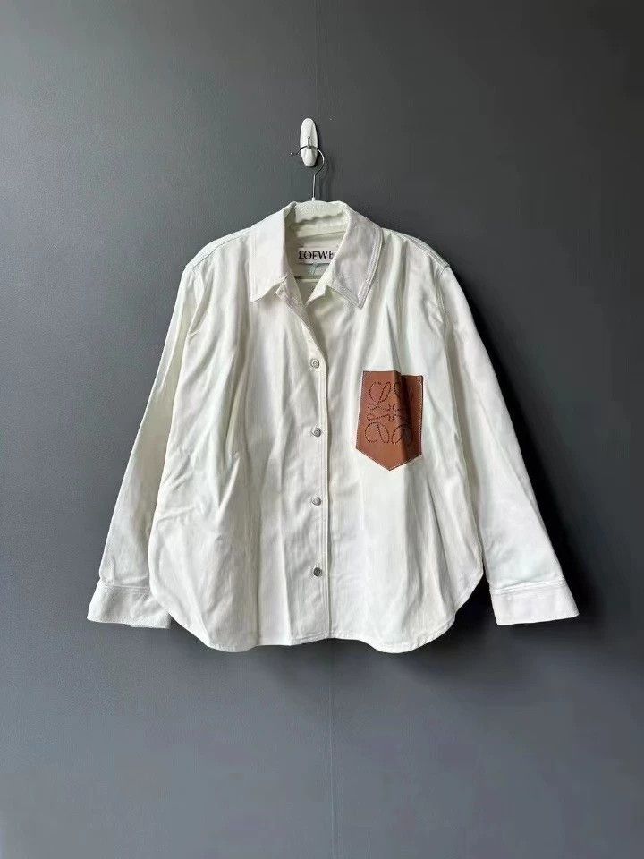 Loewe LOEWE White leather badge logo shirt jacket Size XXS / US 00 / IT 34 - 1 Thumbnail