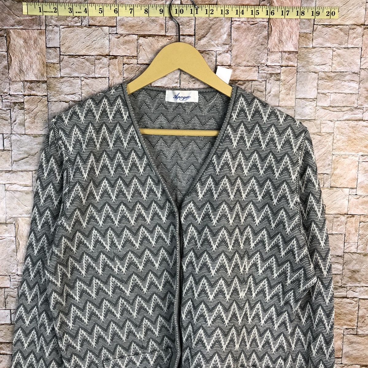 Japanese Brand Apogee Grey Cardigan vintage japan #A487 Size US L / EU 52-54 / 3 - 5 Thumbnail