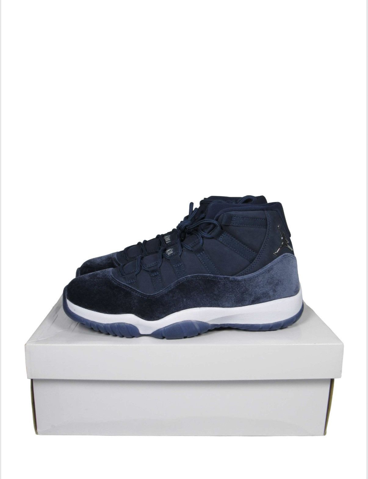 Jordan Brand Wmns Air Jordan 11 Retro Midnight Navy Size US 10 / EU 43 - 1 Thumbnail