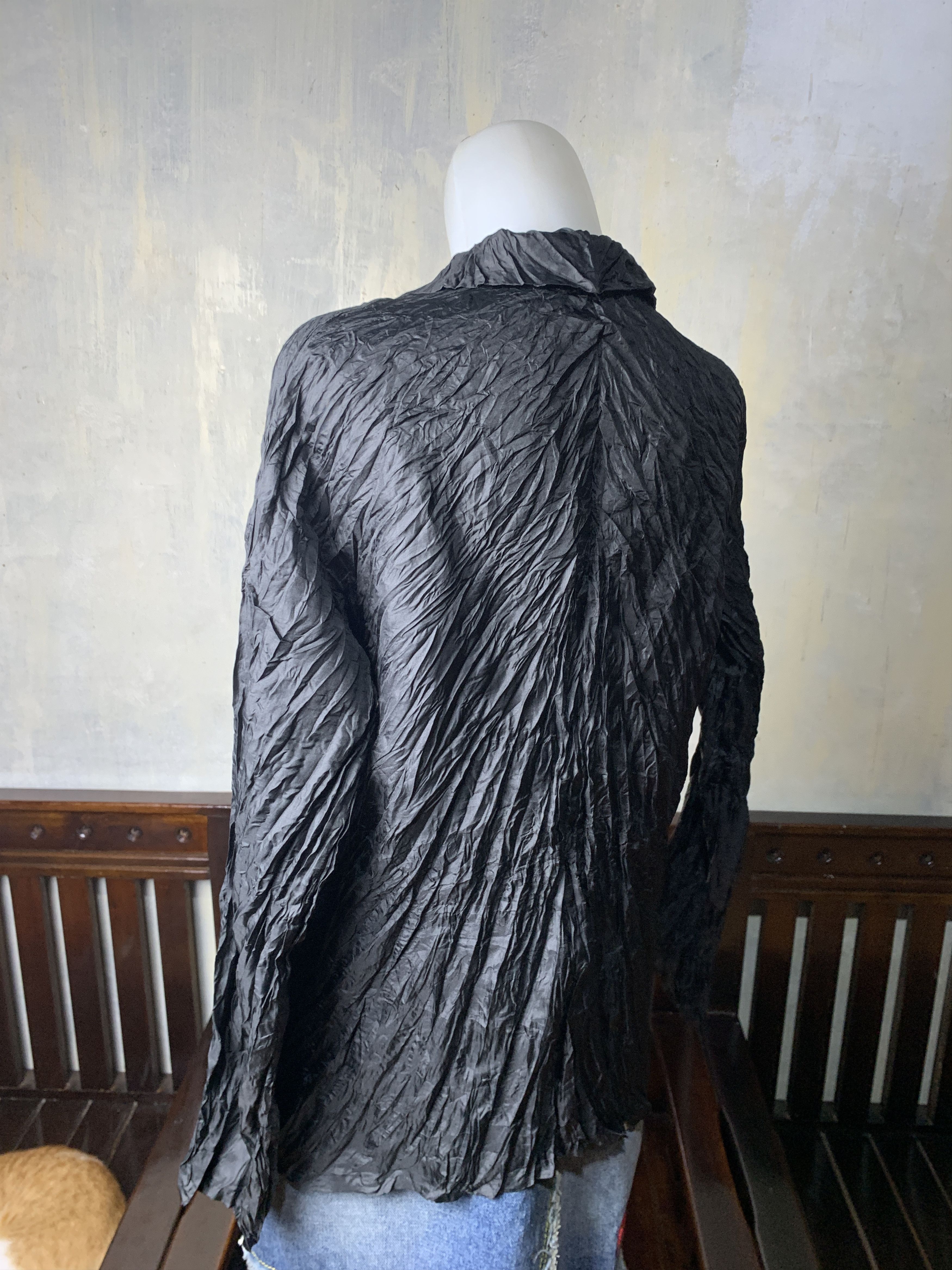 Japanese Brand 2000s Vert Dense Black Wrinkle Pleats Shirt (M) Size M / US 6-8 / IT 42-44 - 3 Thumbnail