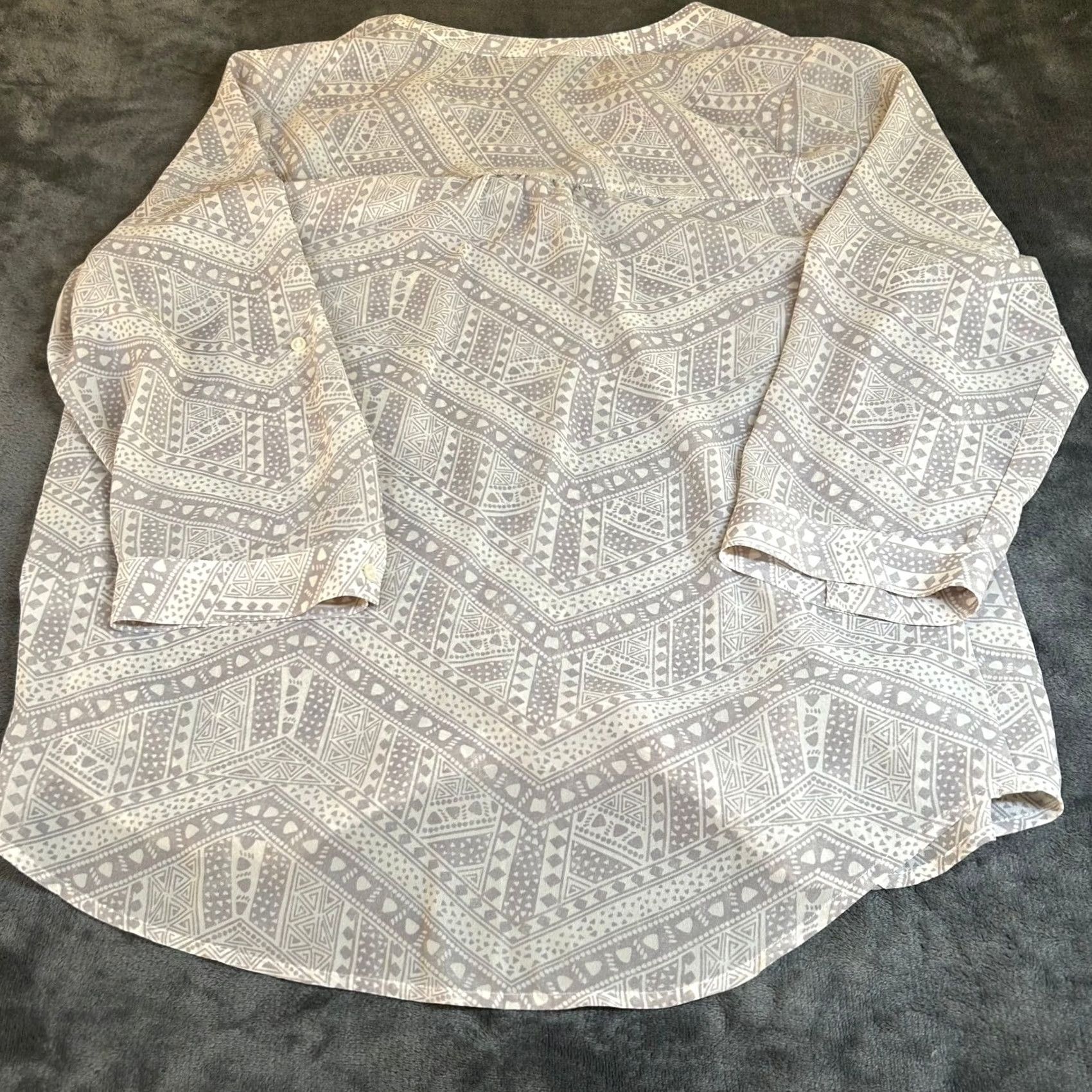 Vintage Maurices Geometric Tunic Blouse Womens 1X Gray Roll Tab Sleeve Pullover Size XL / US 12-14 / IT 48-50 - 4 Thumbnail