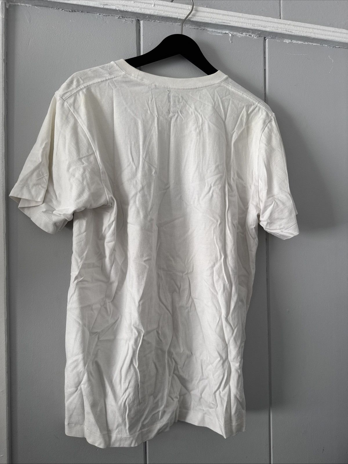Kaws × Uniqlo KAWS x Uniqlo UT White Short Sleeve Tee Size L Size US L / EU 52-54 / 3 - 2 Thumbnail