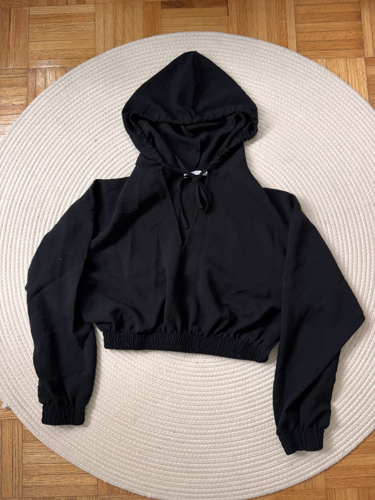 Zara Zara black crinkled fabric cropped fit Hoodie size L Size L / US 10 / IT 46 - 1 Thumbnail