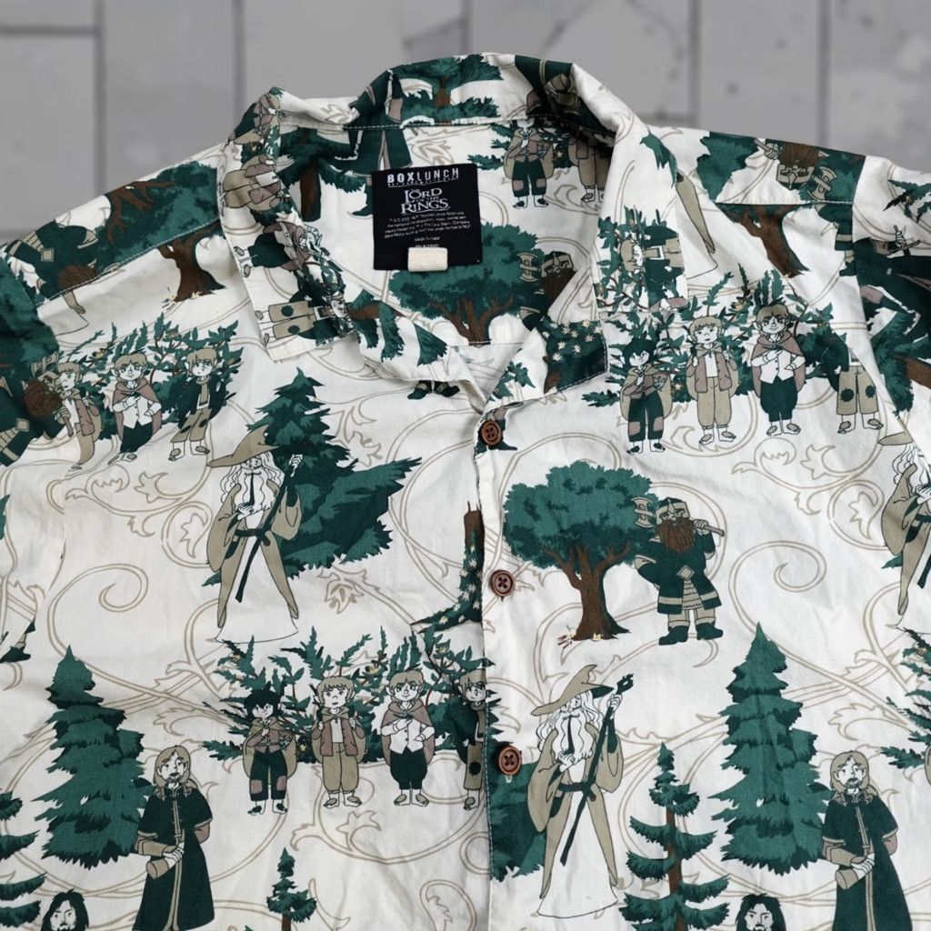 Vintage Boxlunch Shirt XL White Blue Short Sleeve Button-Up Collared Lord of the Rings Mens Vintage: No, USA Theme, Graphic Print Size US XL / EU 56 / 4 - 1 Thumbnail