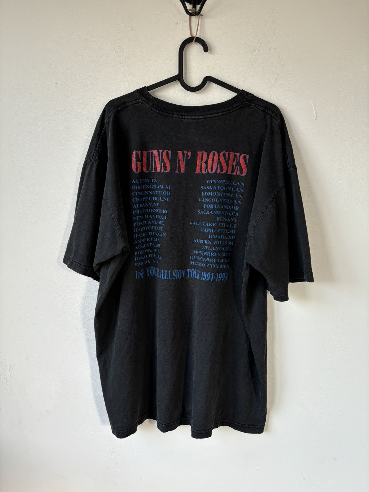 Band Tees × Guns N' Roses Vintage Faded Gun & Roses Use Your Illusion Tour 91-93 Tee Size US XXL / EU 58 / 5 - 2 Thumbnail